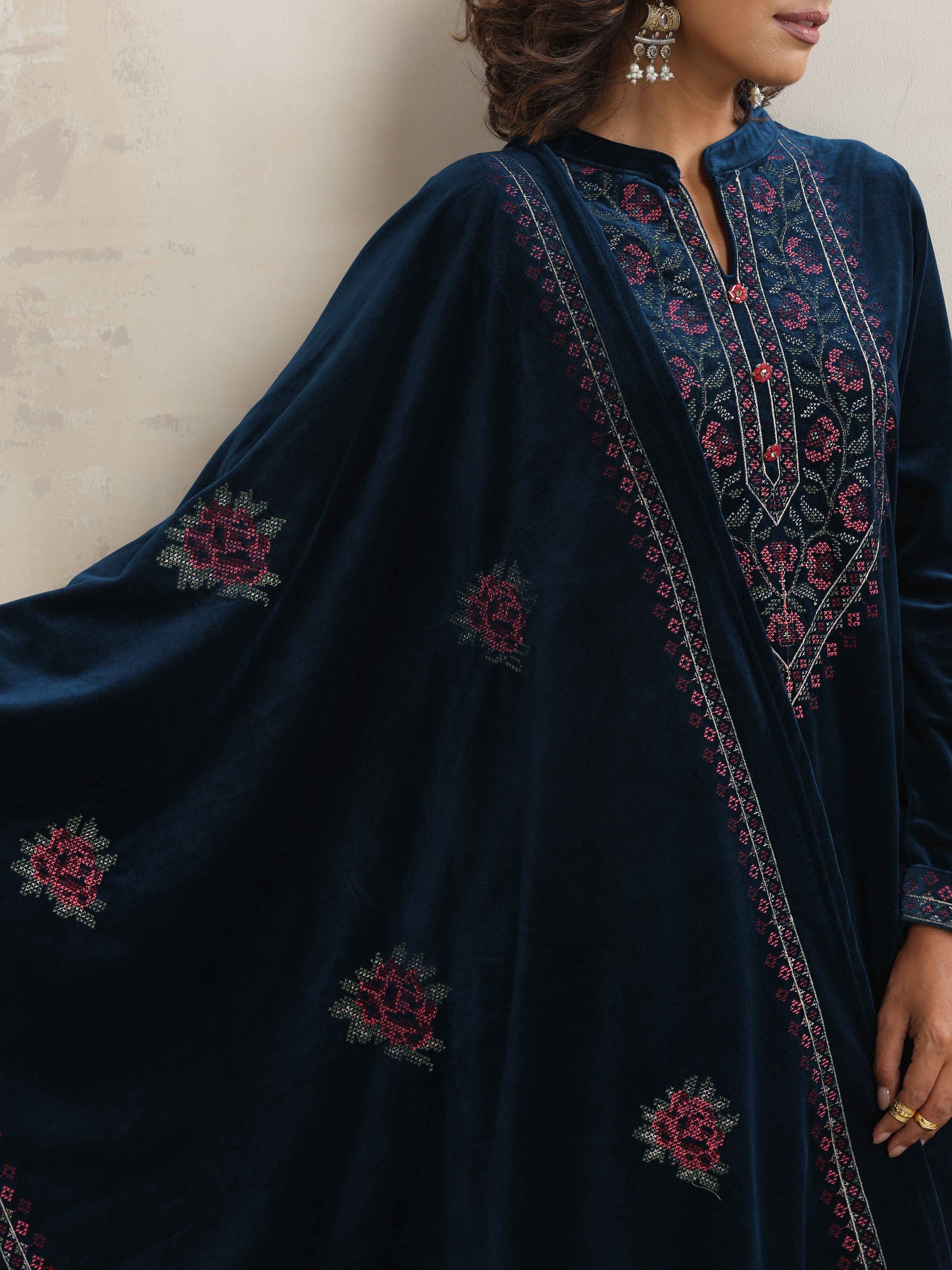 trueBrowns Blue Velvet Floral Embroidered Kurta Pant Dupatta Set | Swadesiicart