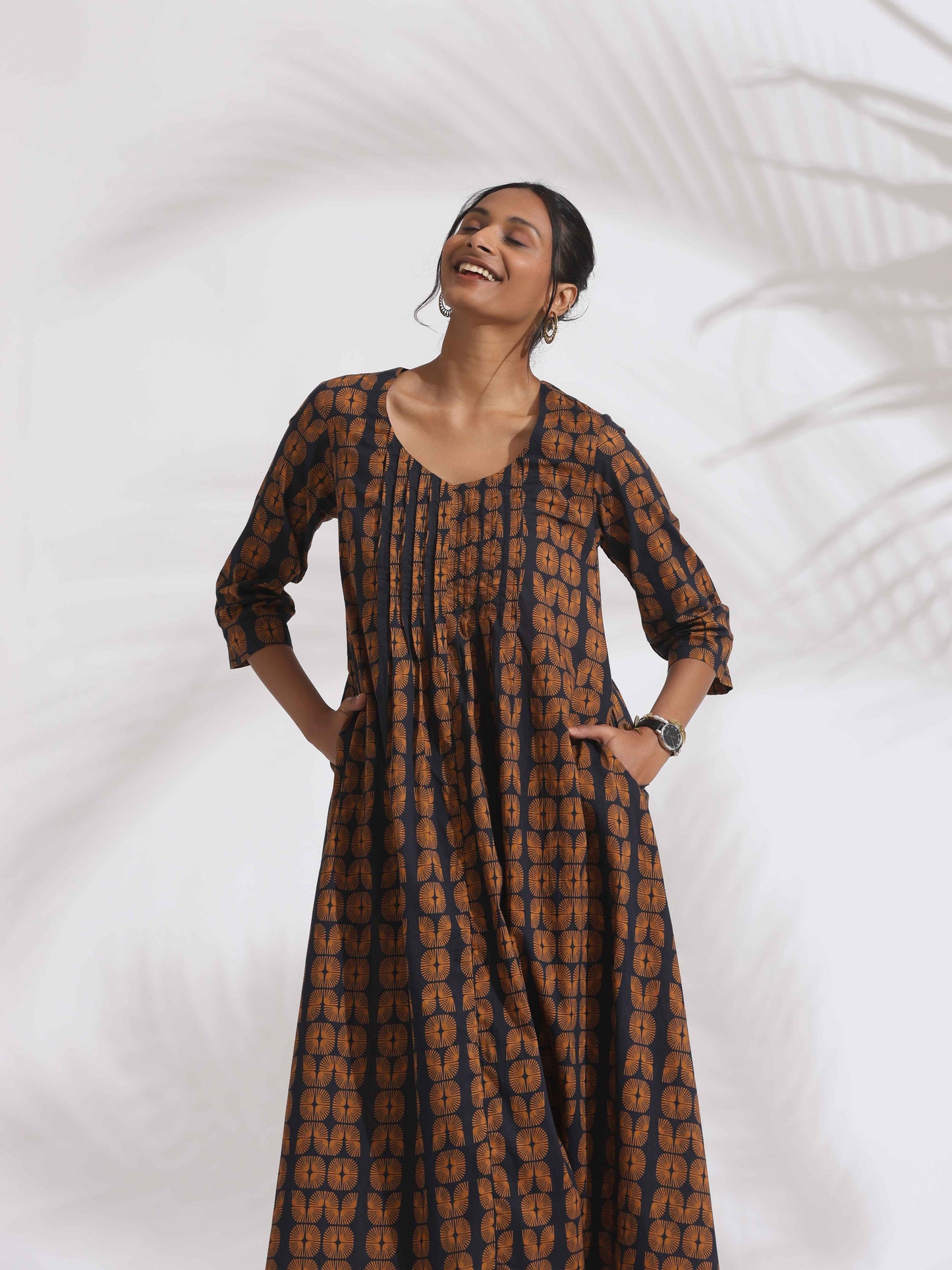 trueBrowns Black Cotton Print Pleated Flared Kurta Set | Swadesiicart
