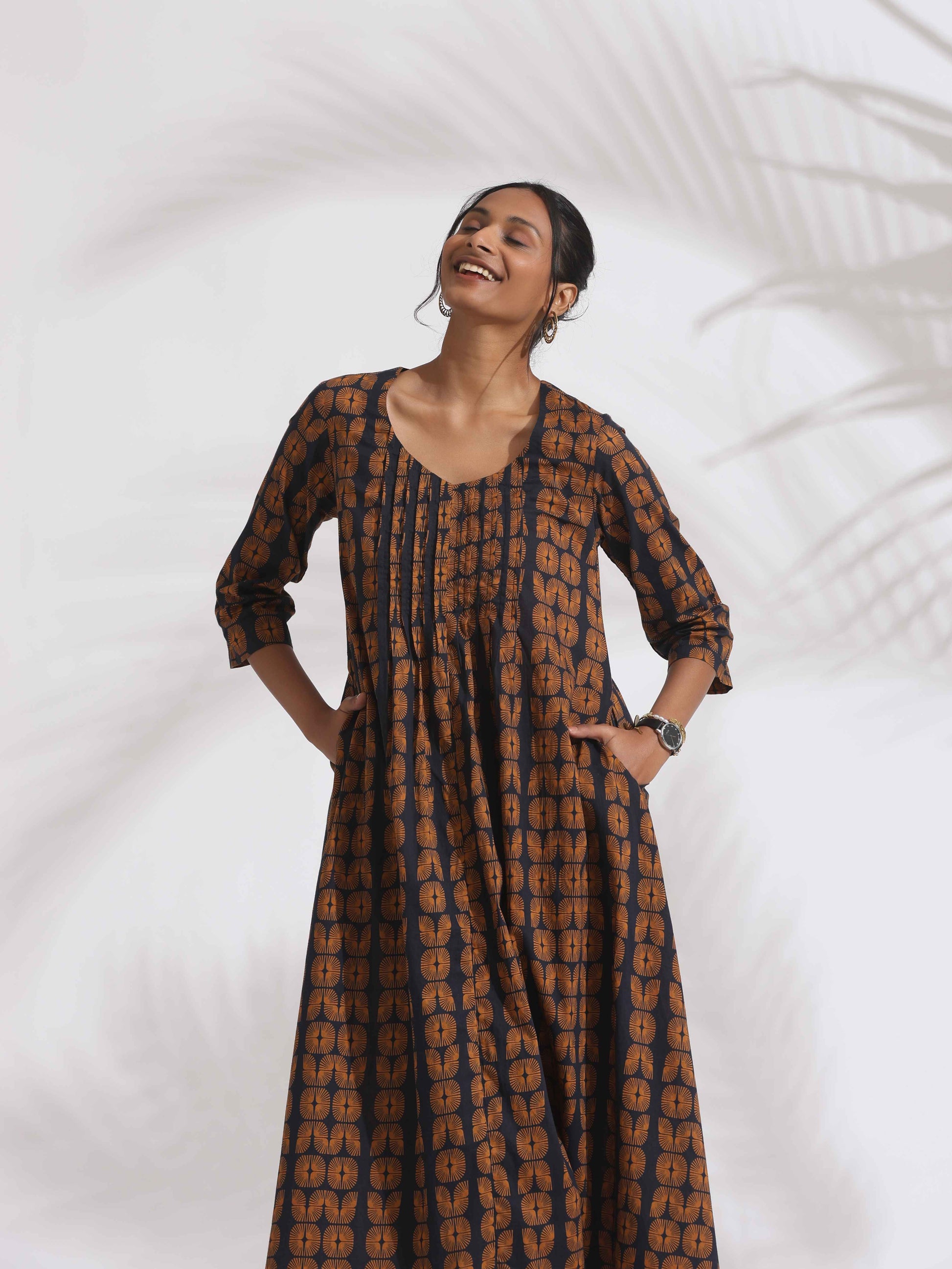 trueBrowns Black Cotton Print Pleated Flared Kurta Set | Swadesiicart