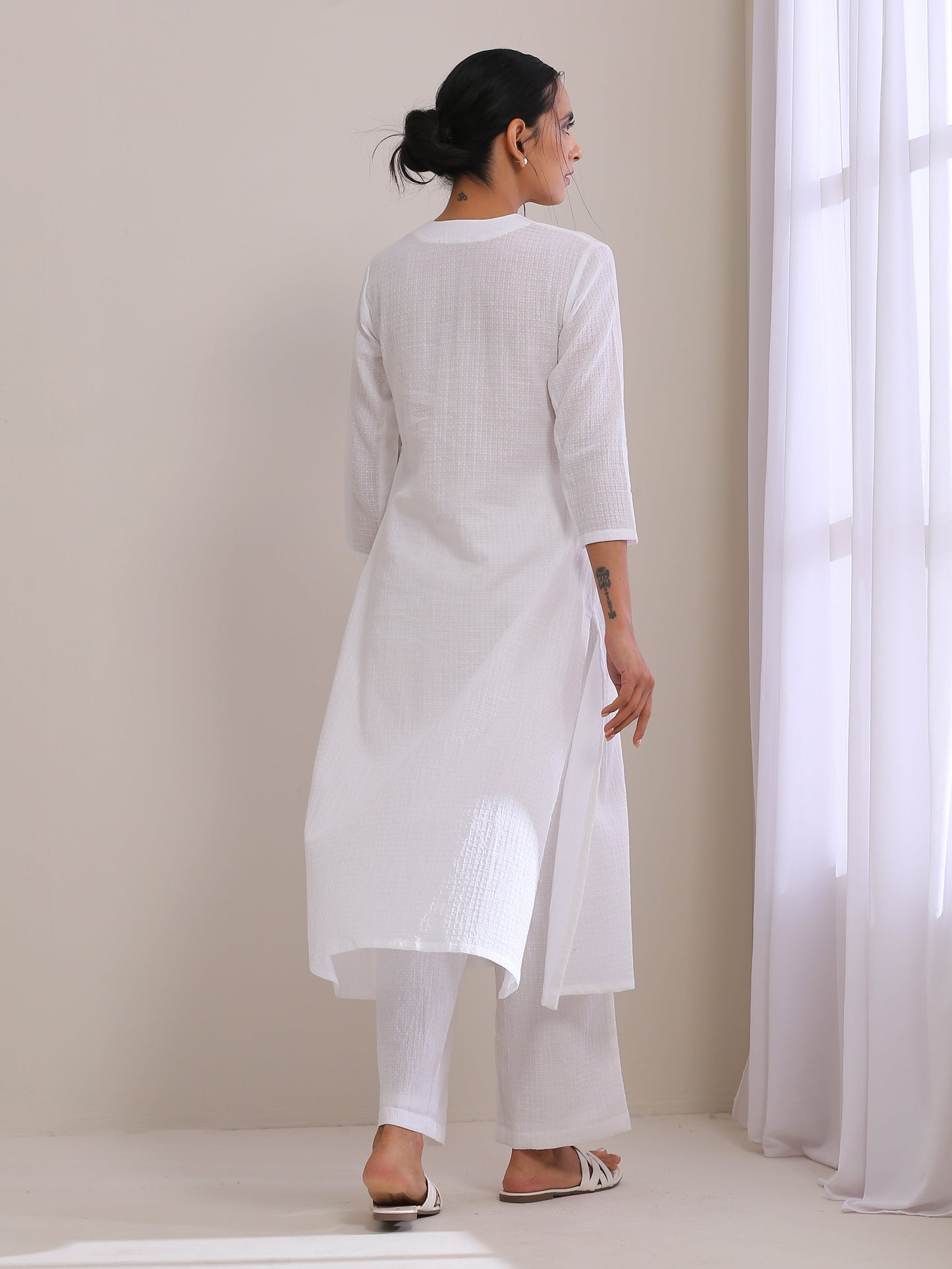 trueBrowns White Dobby Neck Pleat Kurta Pant Set | Swadesiicart