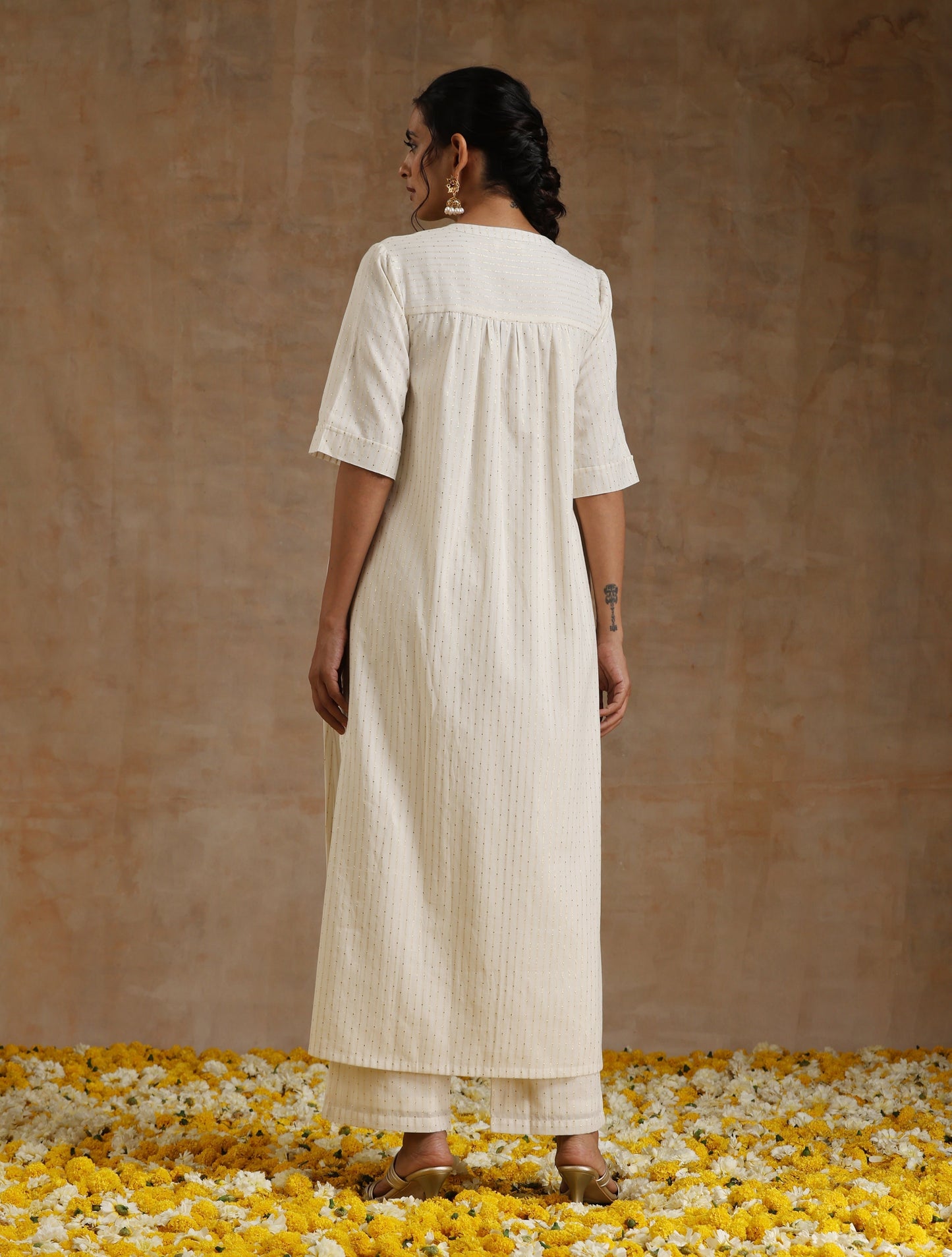trueBrowns Ivory Gold Cotton Relaxed High-Low Kurta Set | Swadesiicart
