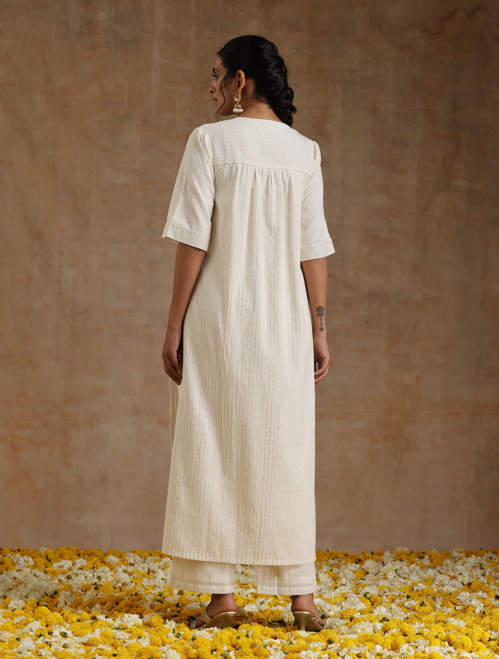trueBrowns Ivory Gold Cotton Relaxed High-Low Kurta Set | Swadesiicart