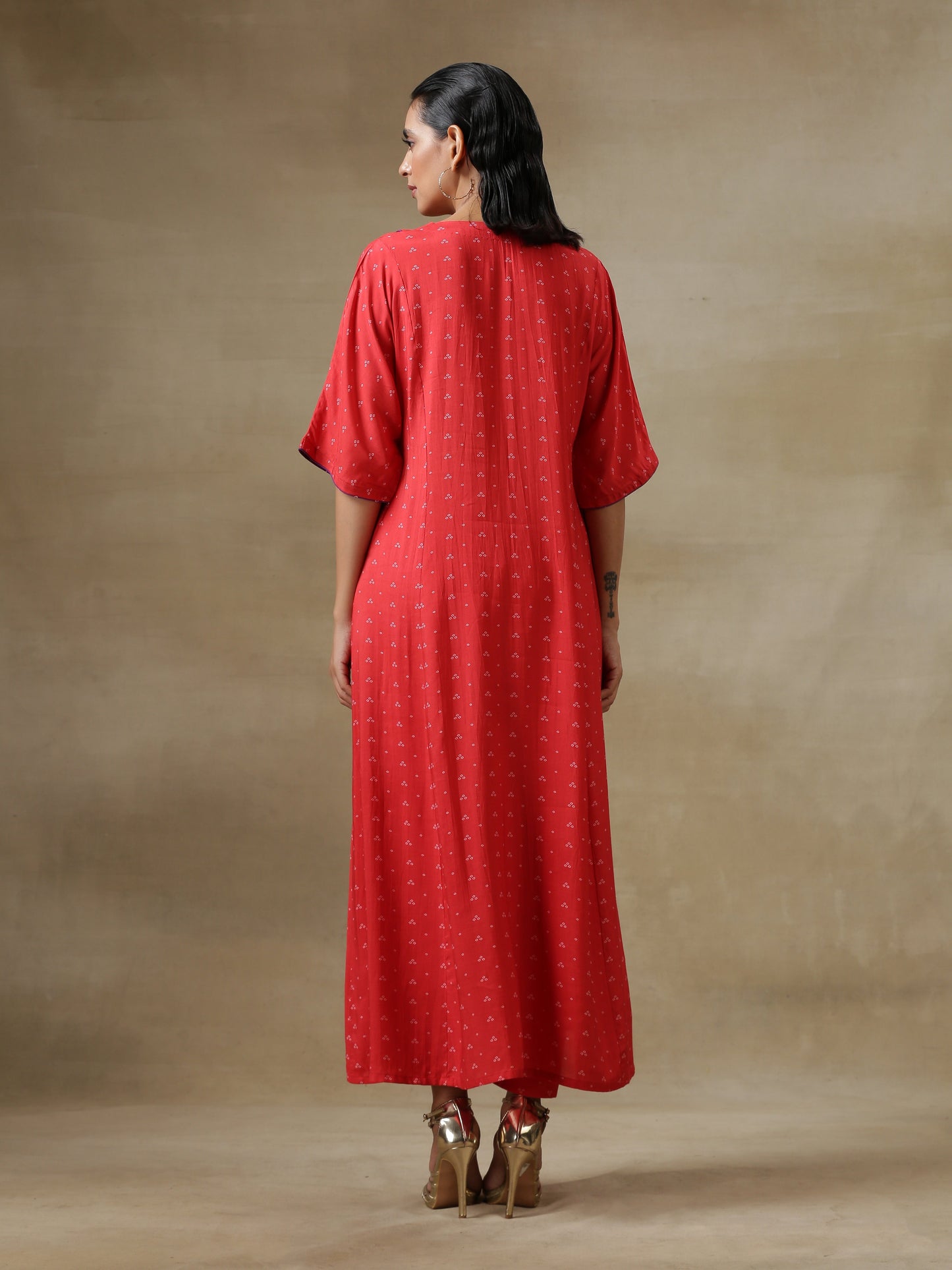 trueBrowns Red Bandhani Printed Silk Long Kurta Pant Set | Swadesiicart