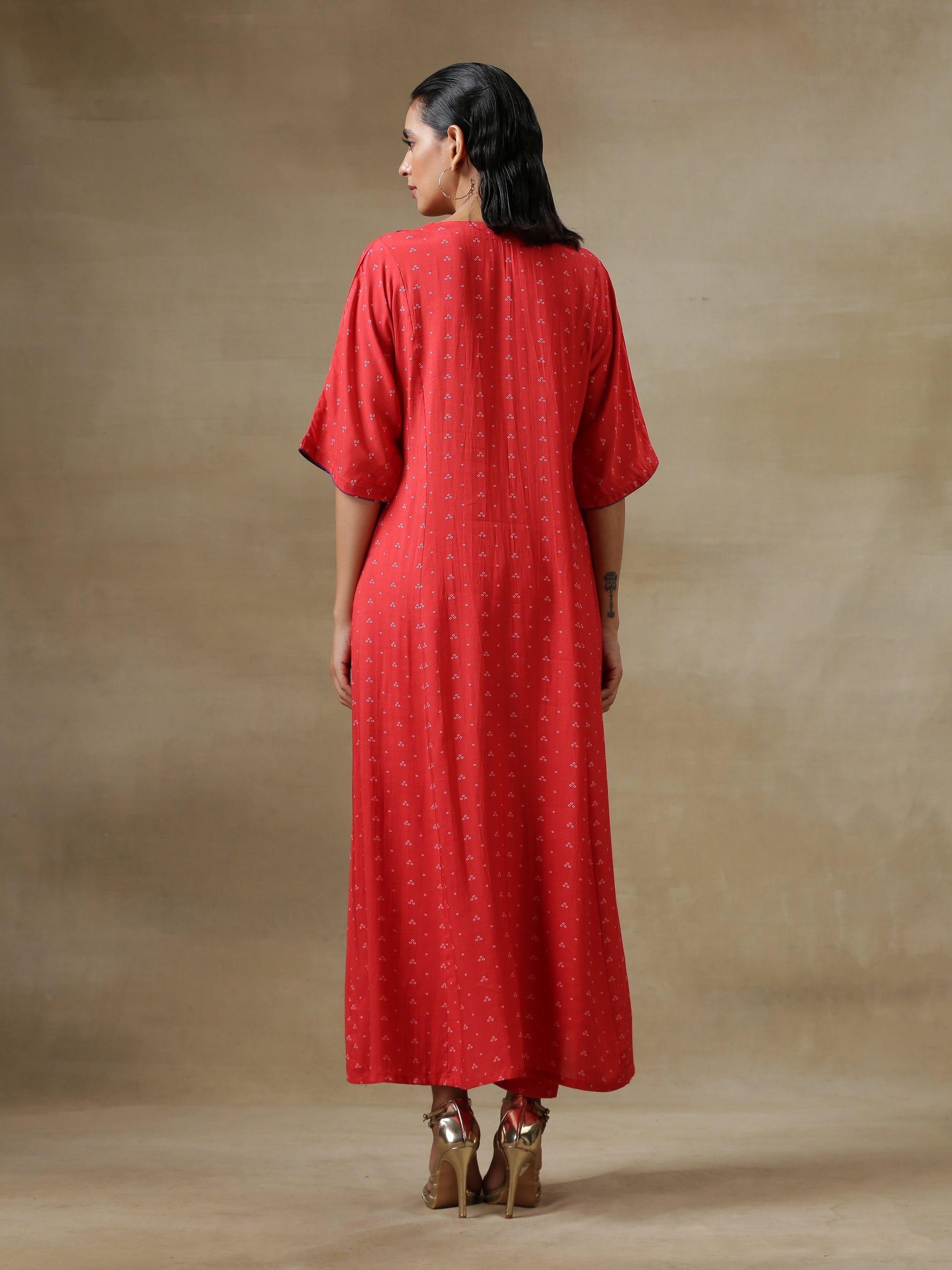 trueBrowns Red Bandhani Printed Silk Long Kurta Pant Set | Swadesiicart