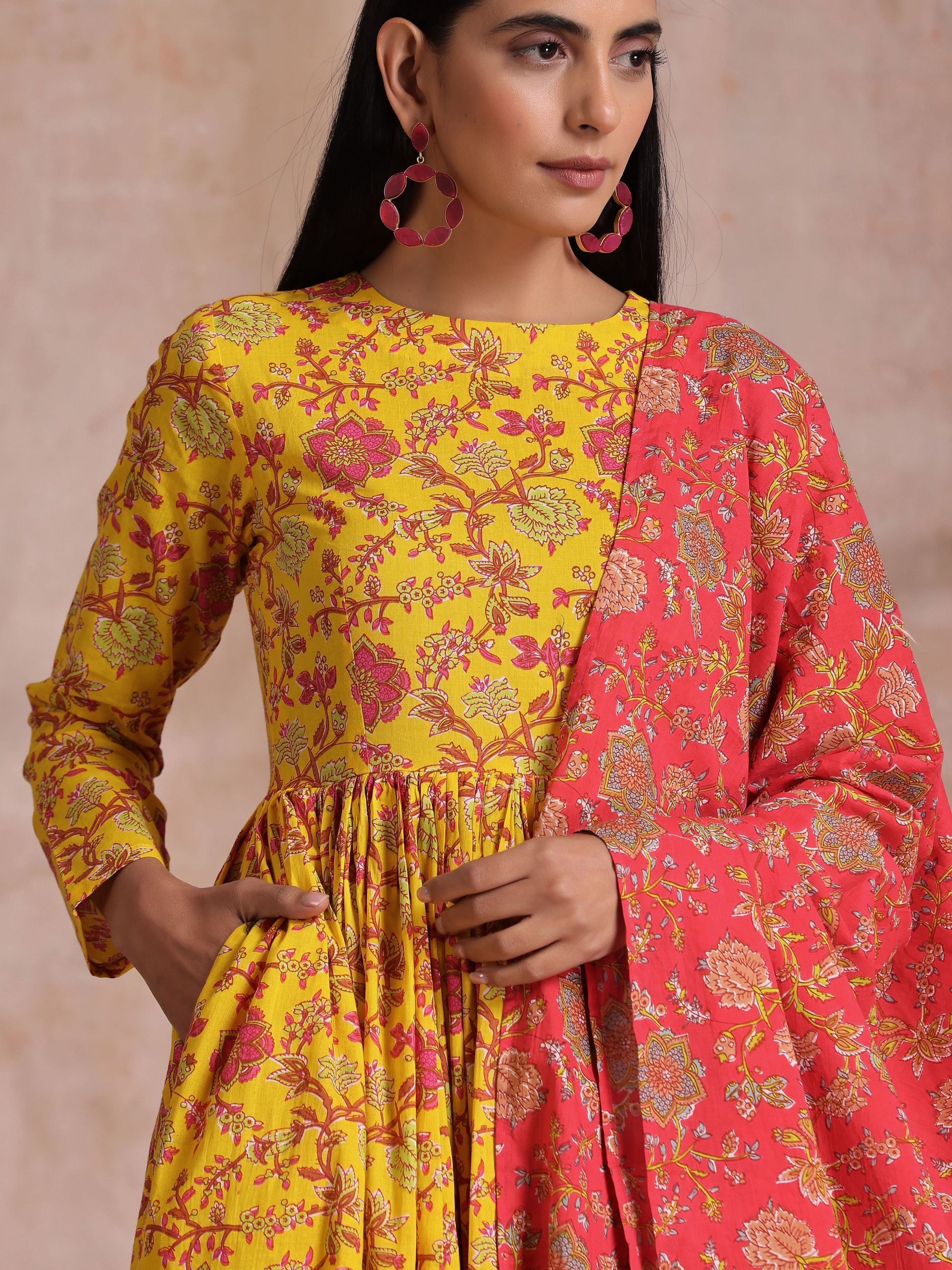 trueBrowns Sunshine Yellow Overall Floral Block Print Cotton Kurta Pant Dupatta Set | Swadesiicart