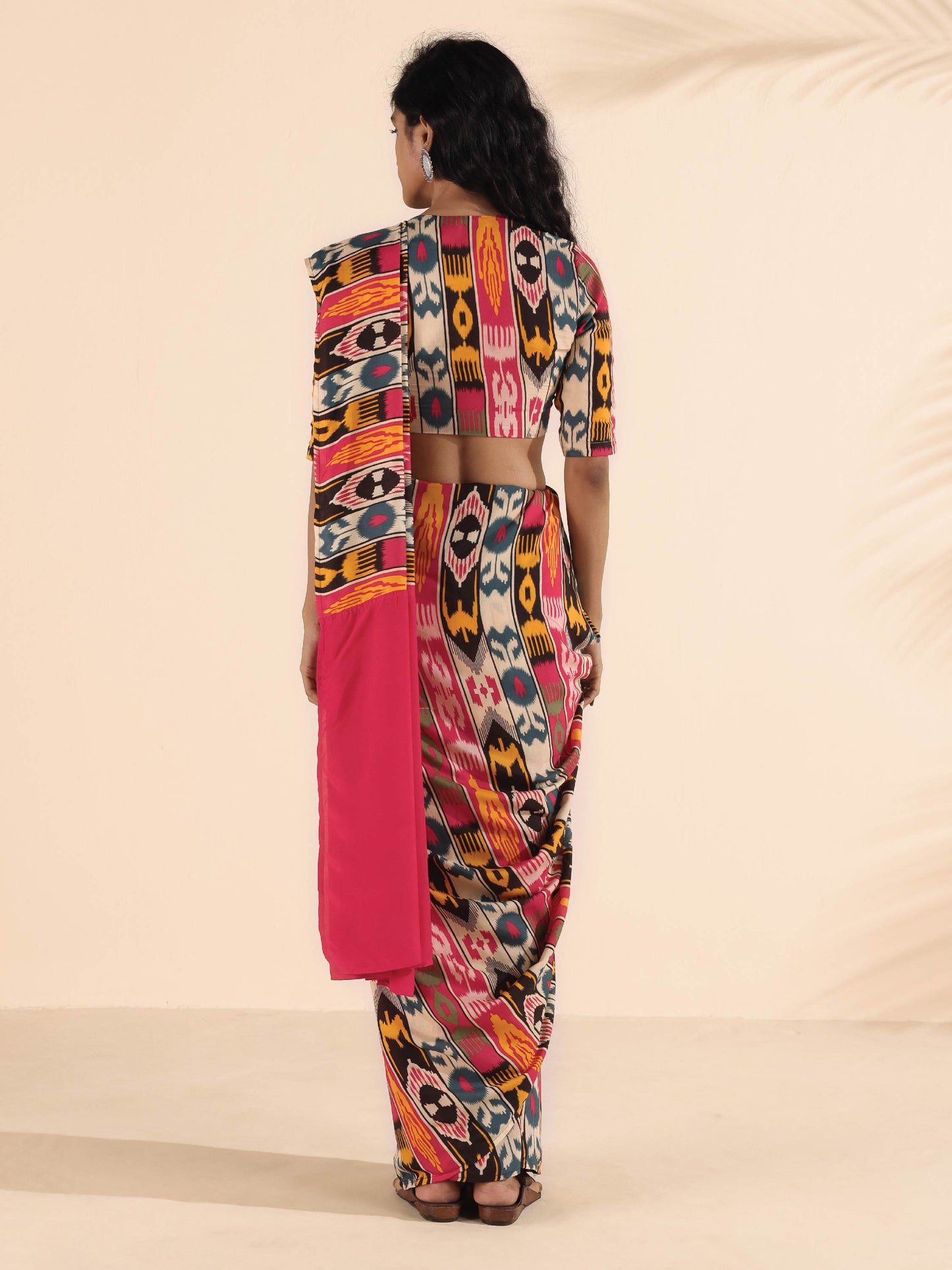 trueBrowns Cola Pink Muslin Ikat Saree | Swadesiicart