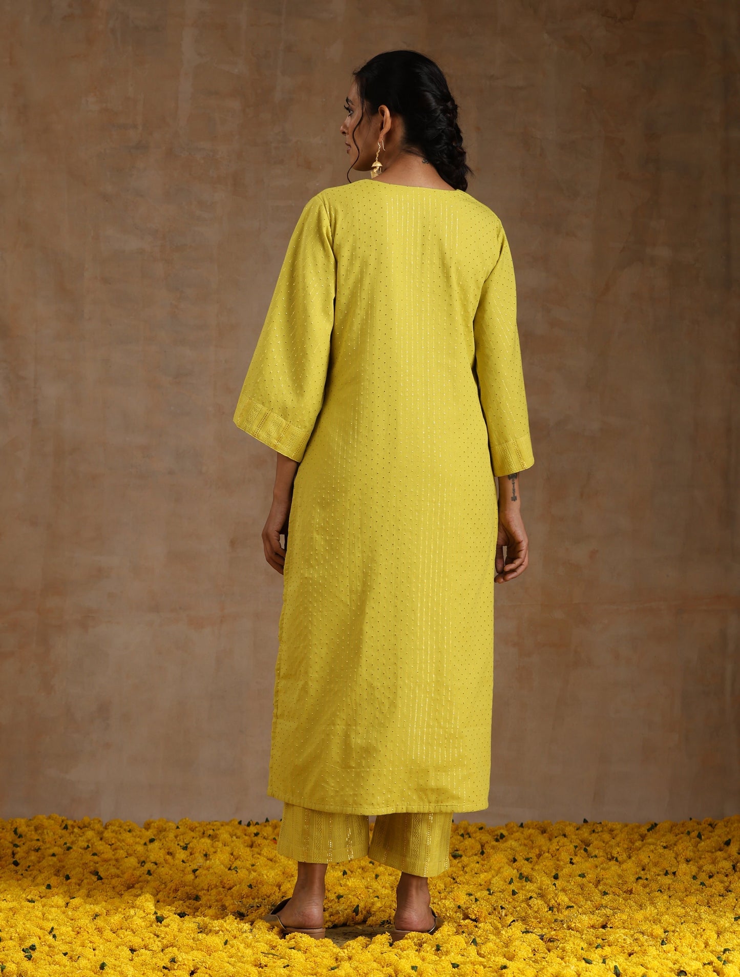 trueBrowns Lime Gold Cotton Relax High Slit Kurta Set | Swadesiicart