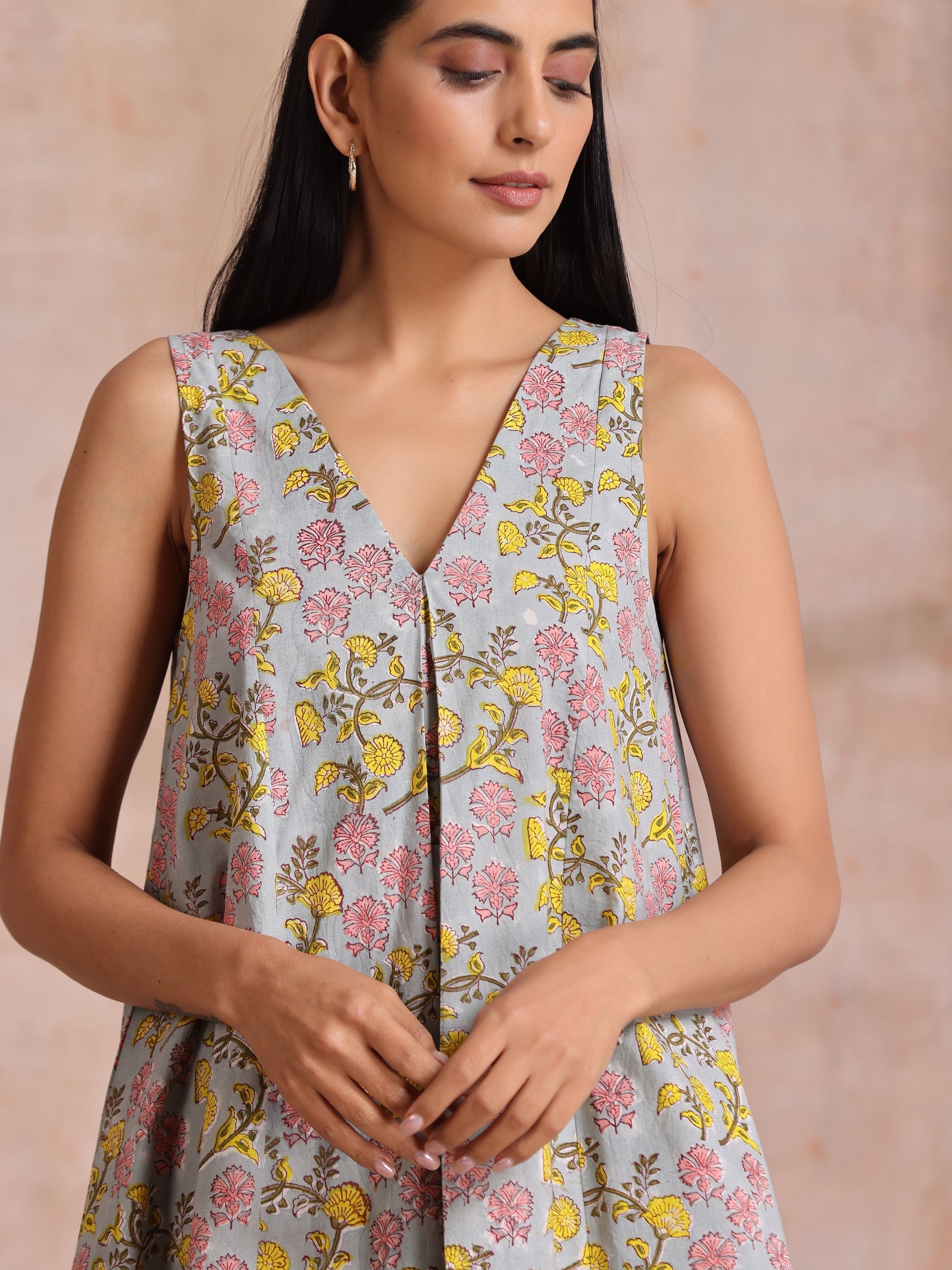 trueBrowns Grey Overall Floral Block Print Cotton Sleeveless Flared Kurta Pant Set | Swadesiicart