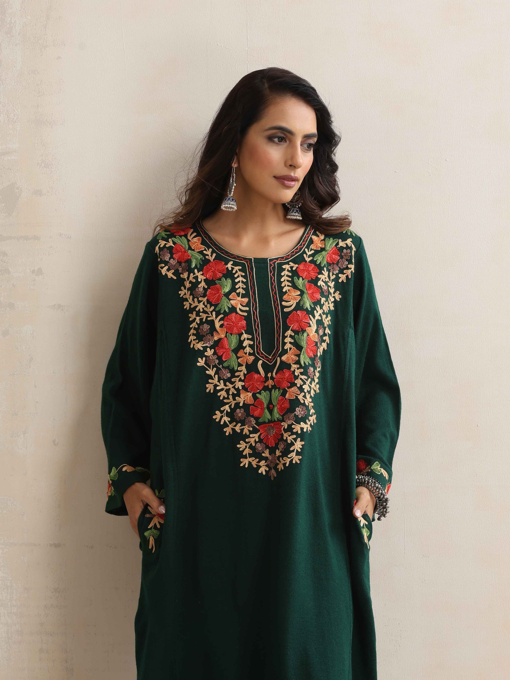 trueBrowns Green Kashmiri Floral Embroidered Woollen Phiran Kurta | Swadesiicart