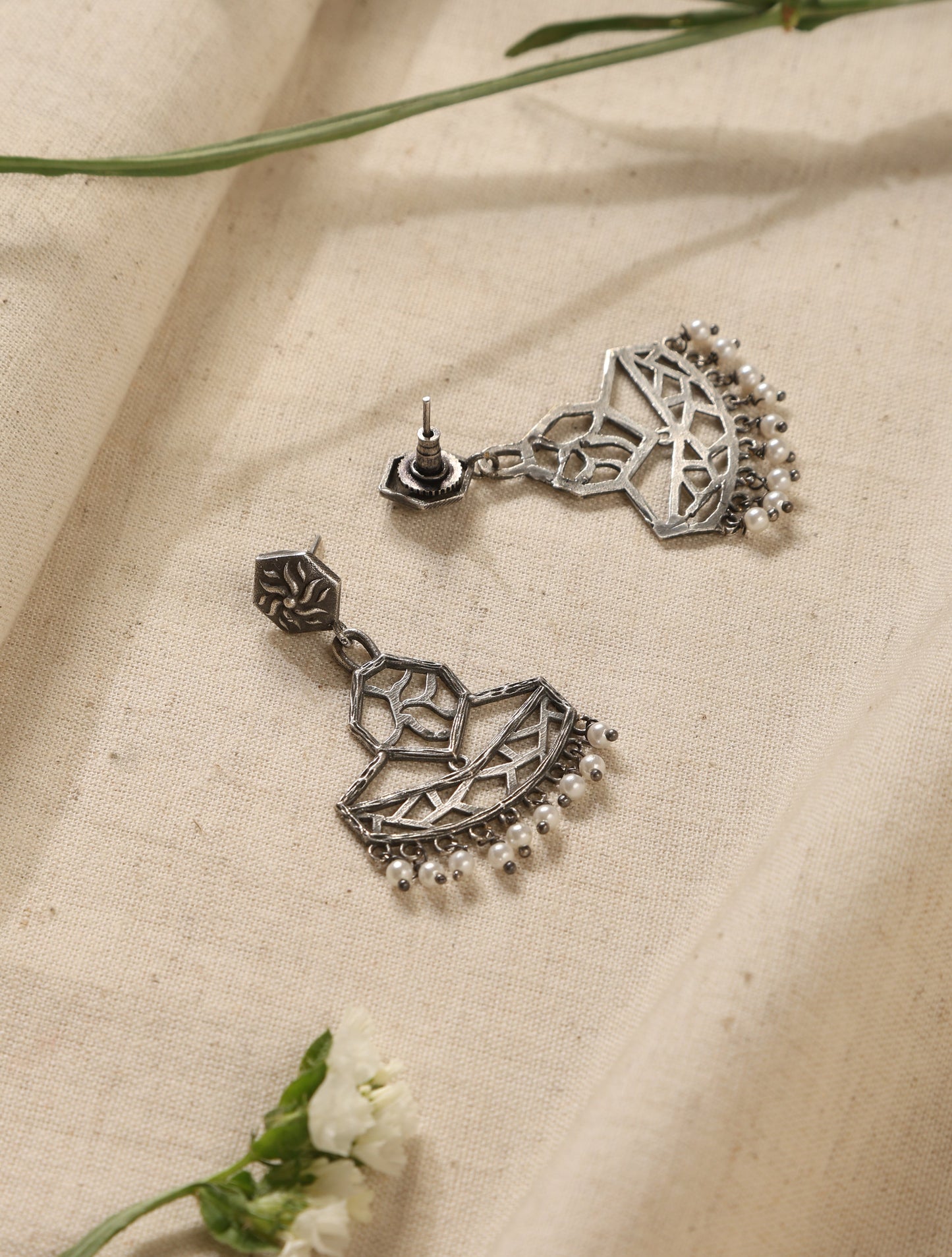 trueBrowns Silver Jaali Earrings | Swadesiicart