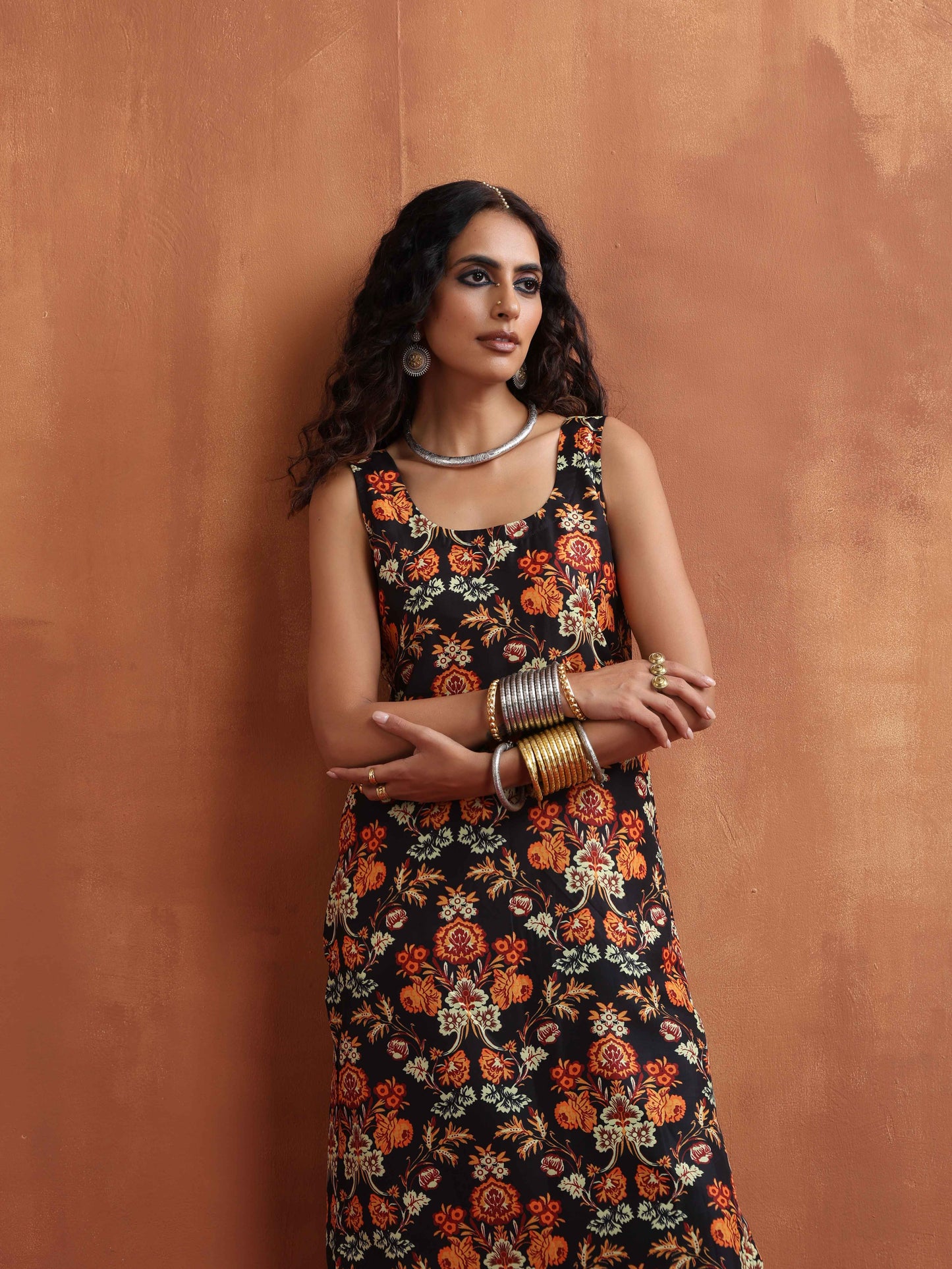 trueBrowns Black Print Straight Kurta Set | Swadesiicart