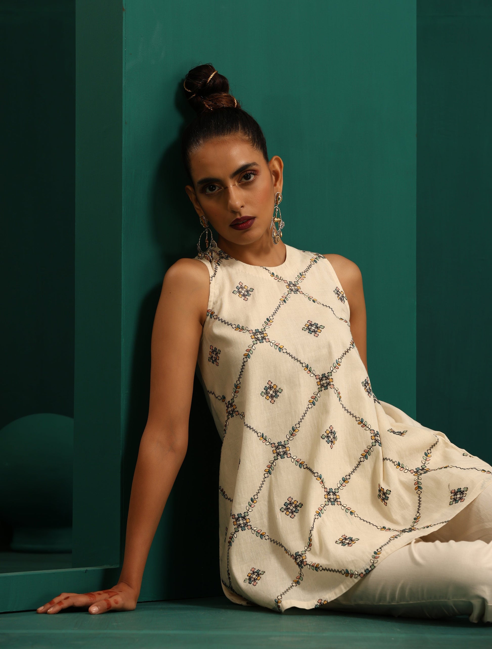 trueBrowns Ivory Rhombus Cotton Sleeveless Co-Ord Set - Swadesiicart