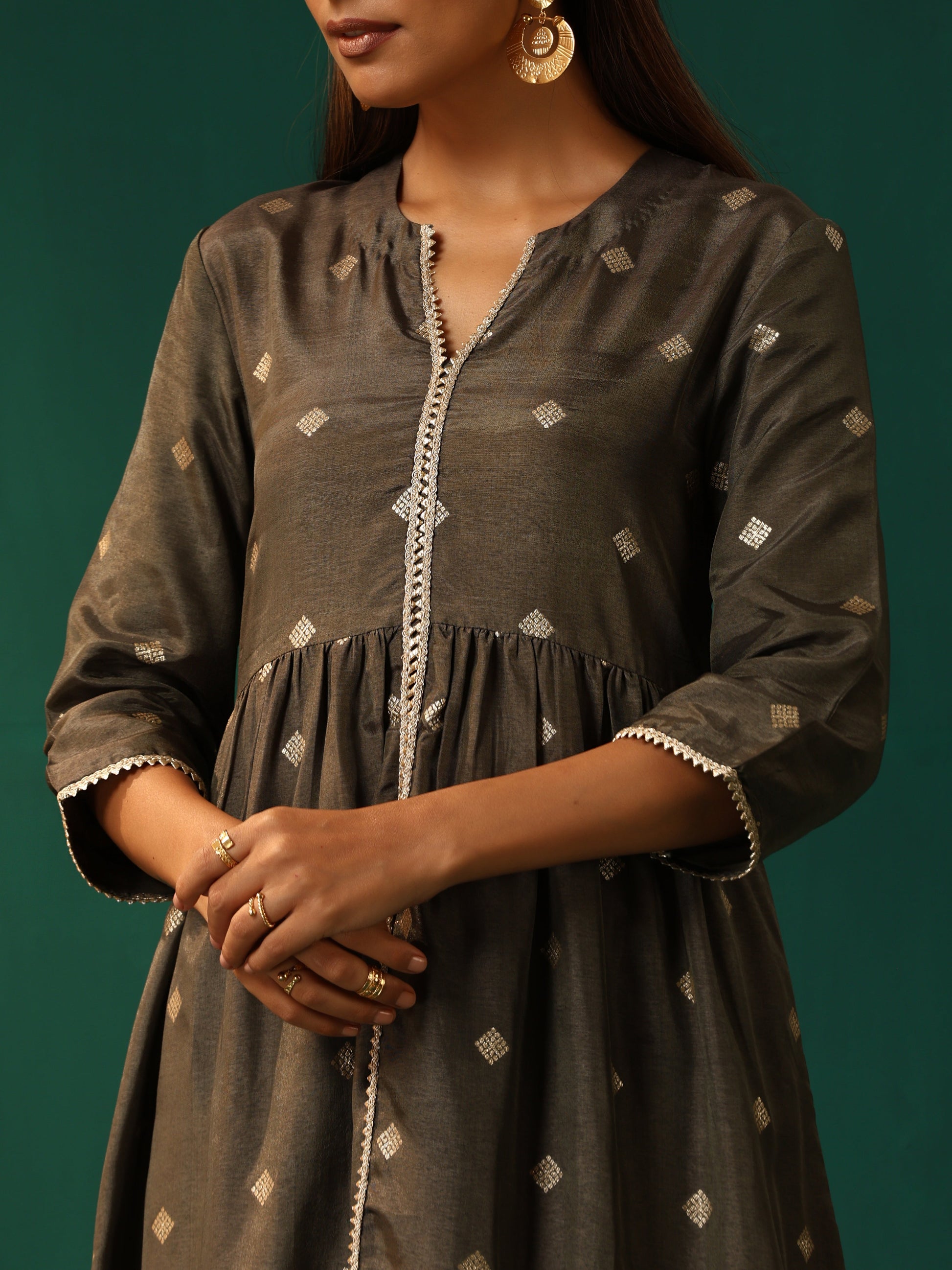 trueBrowns Grey Diamond Viscose Silk Front Slit Kurta Pant Set | Swadesiicart