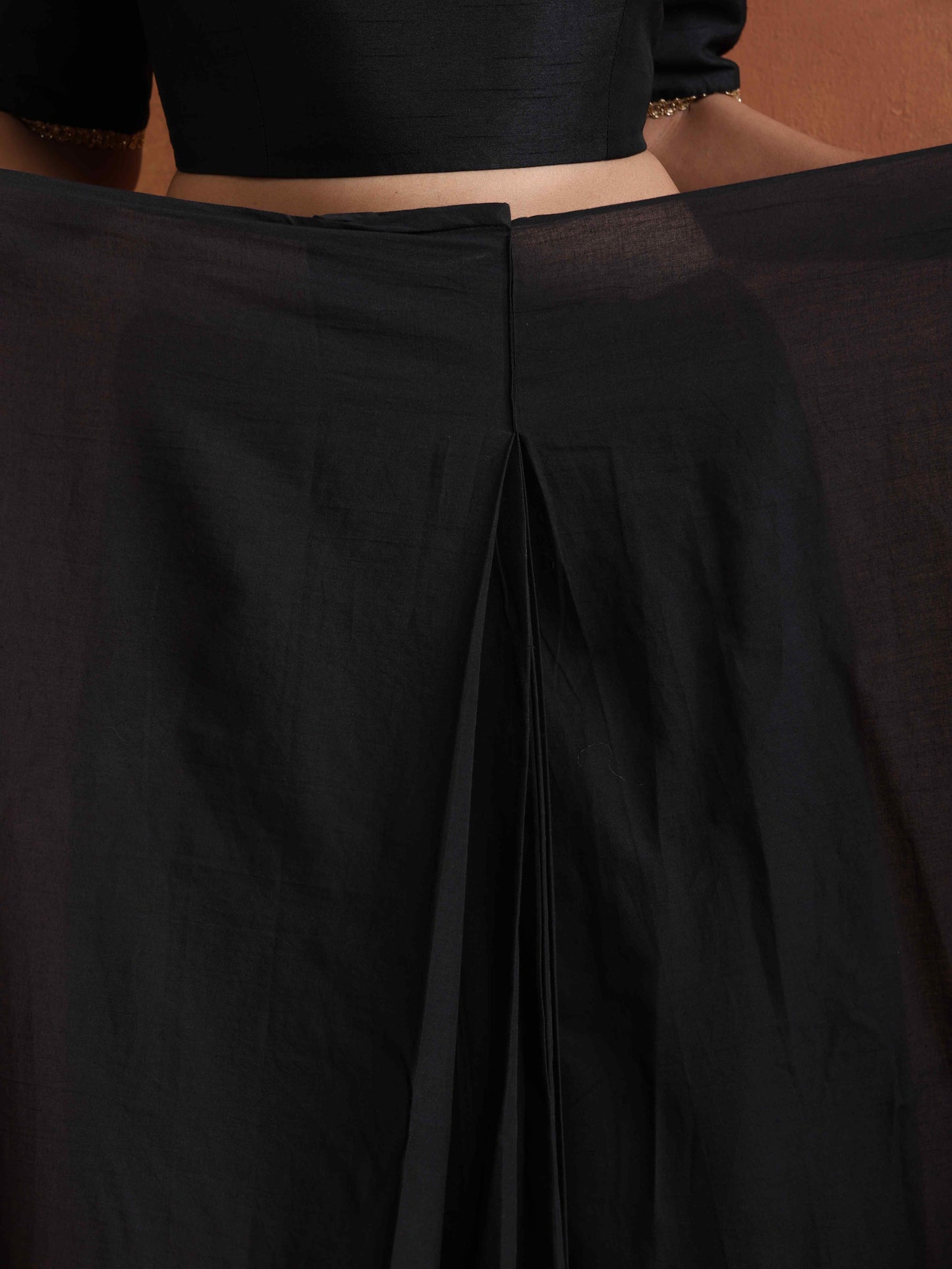 trueBrowns Black Metallic Ready To Wear Saree | Swadesiicart