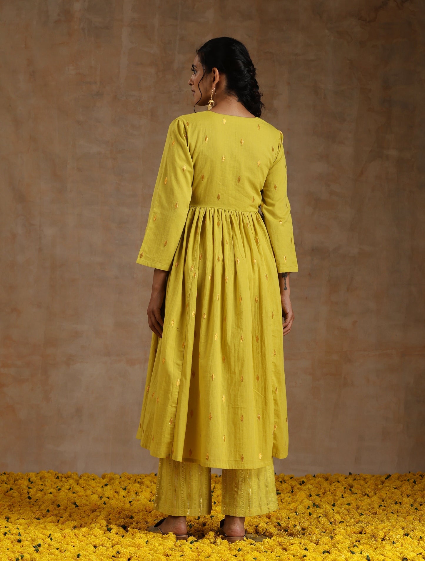 trueBrowns Lime Gold Cotton Kalidar Kurta Set | Swadesiicart
