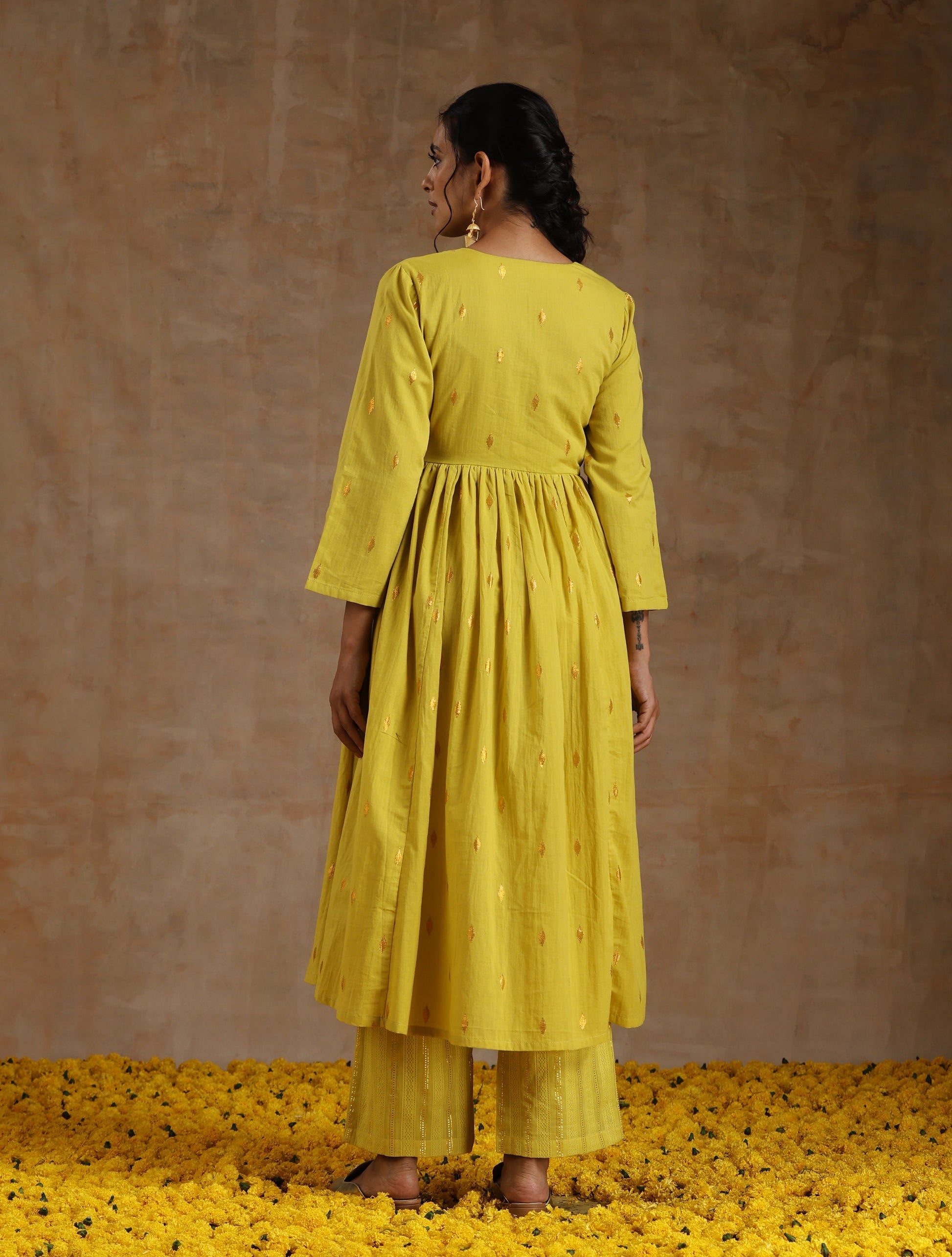 trueBrowns Lime Gold Cotton Kalidar Kurta Set | Swadesiicart
