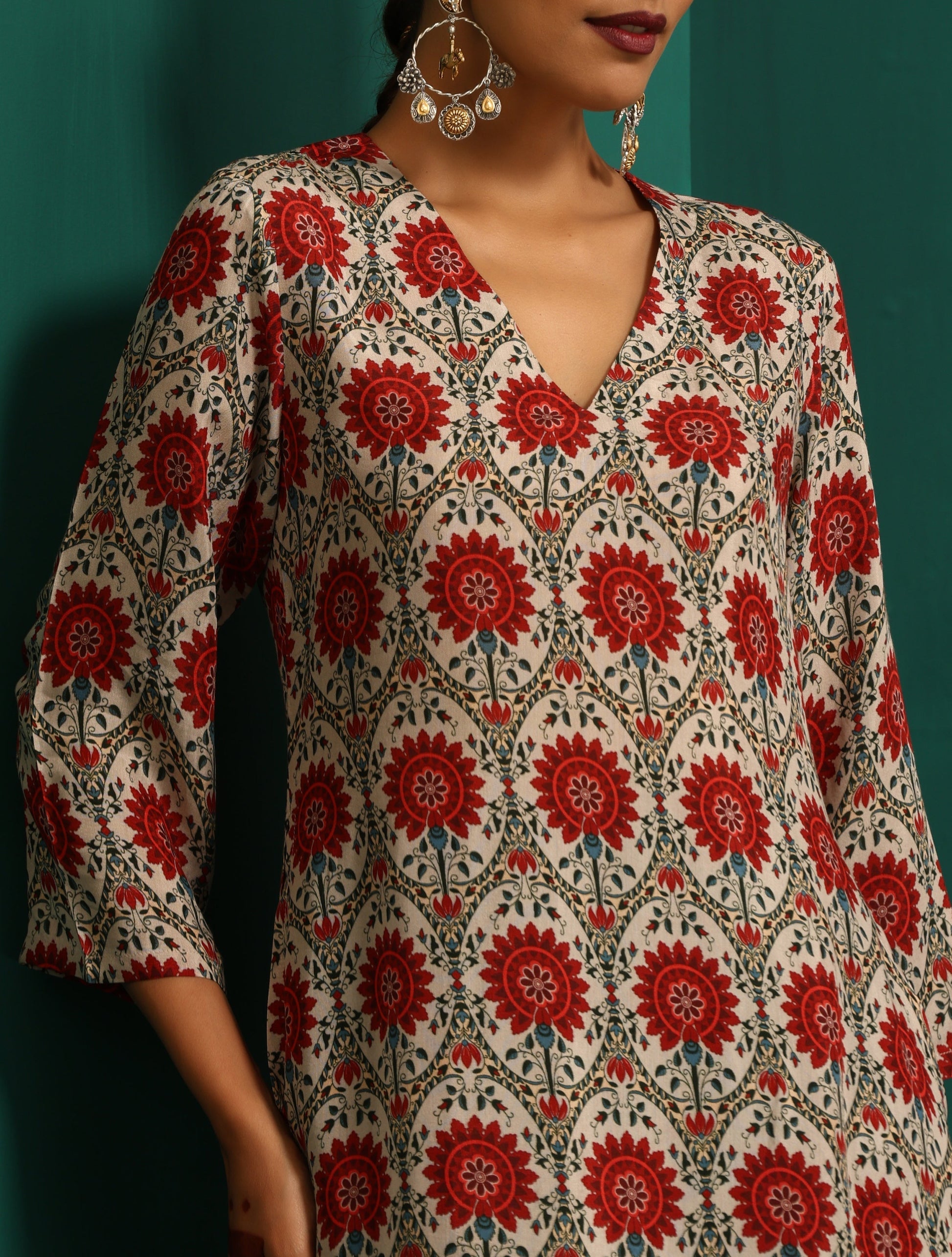 trueBrowns Ivory Red Circle Floral Muslin Silk Printed V-Neck Kurta Pant Set | Swadesiicart