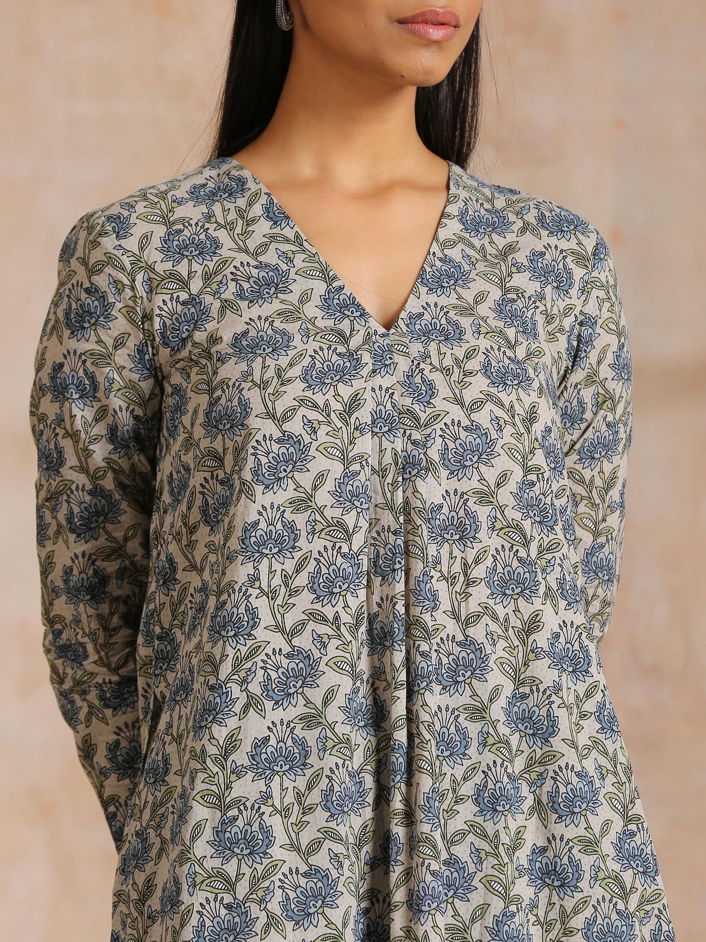 trueBrowns Blue Grey Overall Floral Block On White Print Cotton Kurta Pant Set | Swadesiicart