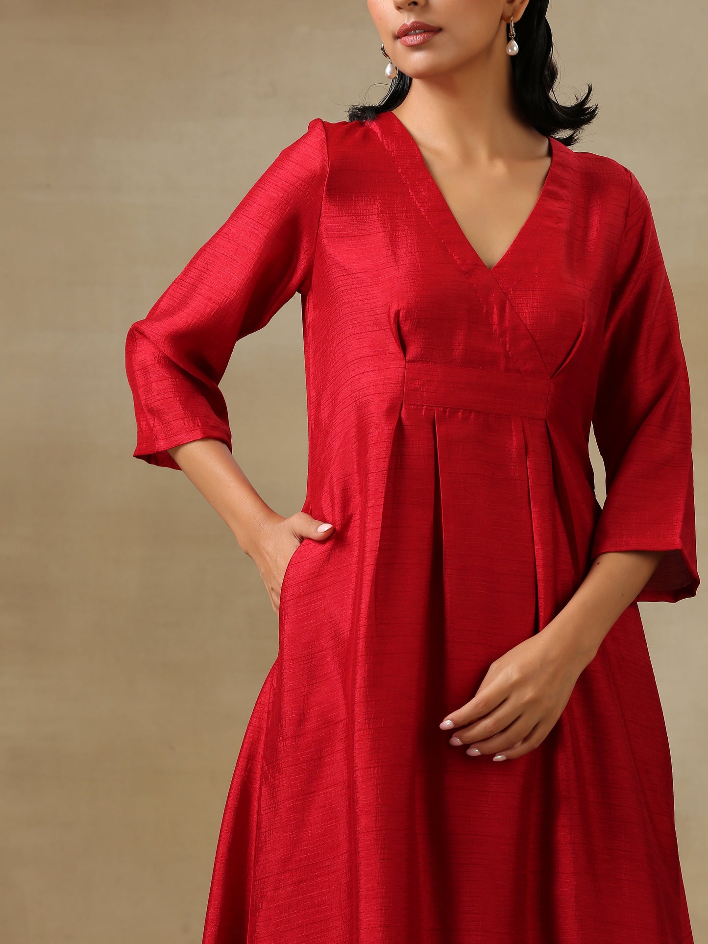 trueBrowns Maroon Textured Silk Overlap Pleat Kurta Pant Set | Swadesiicart