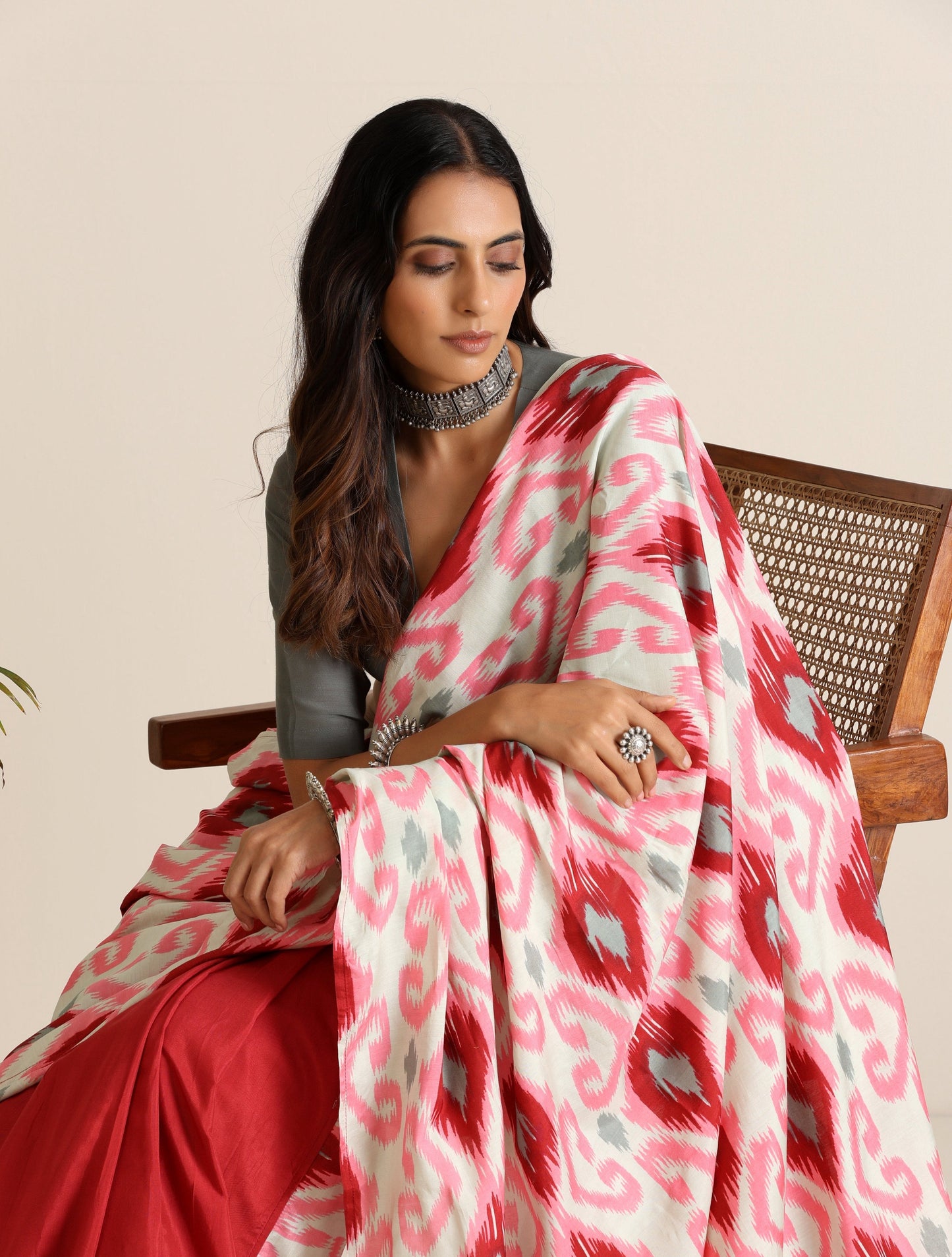 trueBrowns Maroon Grey Muslin Ikat Saree | Swadesiicart