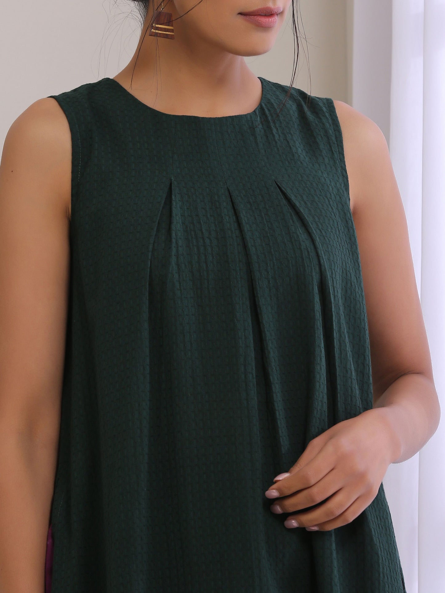 trueBrowns Dark Green Dobby Sleeveless Kurta Pant Set | Swadesiicart