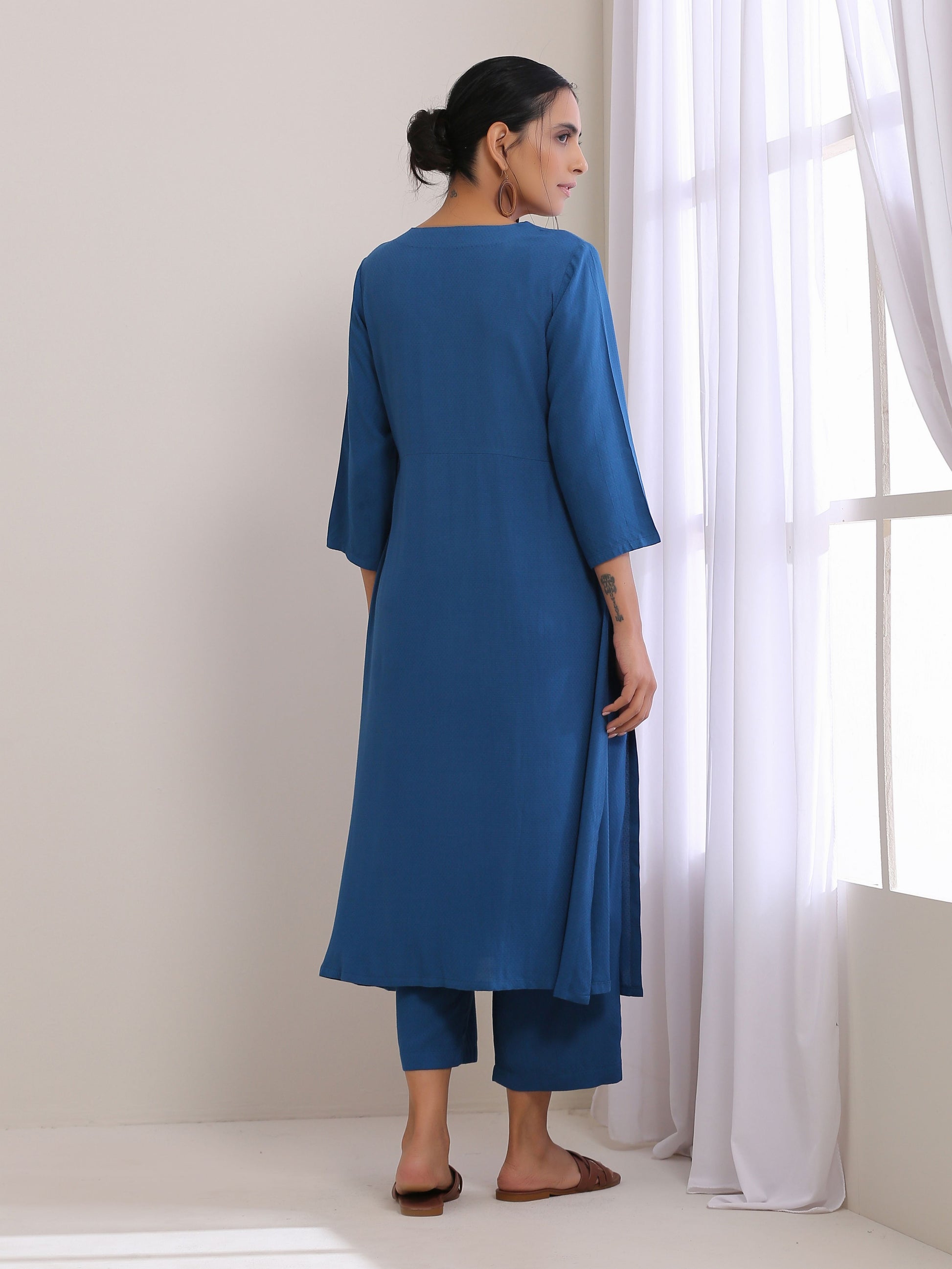 trueBrowns Classic Blue Dobby High Slit Gathered Kurta Set | Swadesiicart