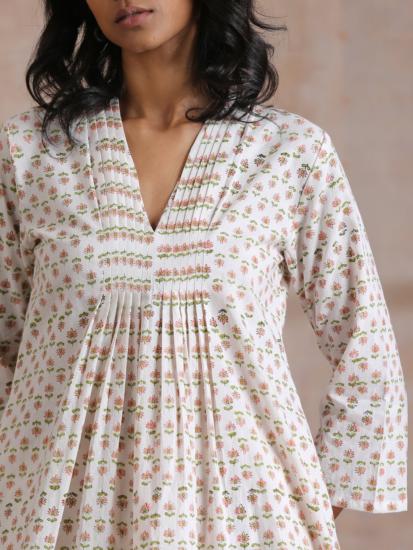 trueBrowns White With Small Floral Booti Print Cotton Pleated Co-Ord Set - Swadesiicart