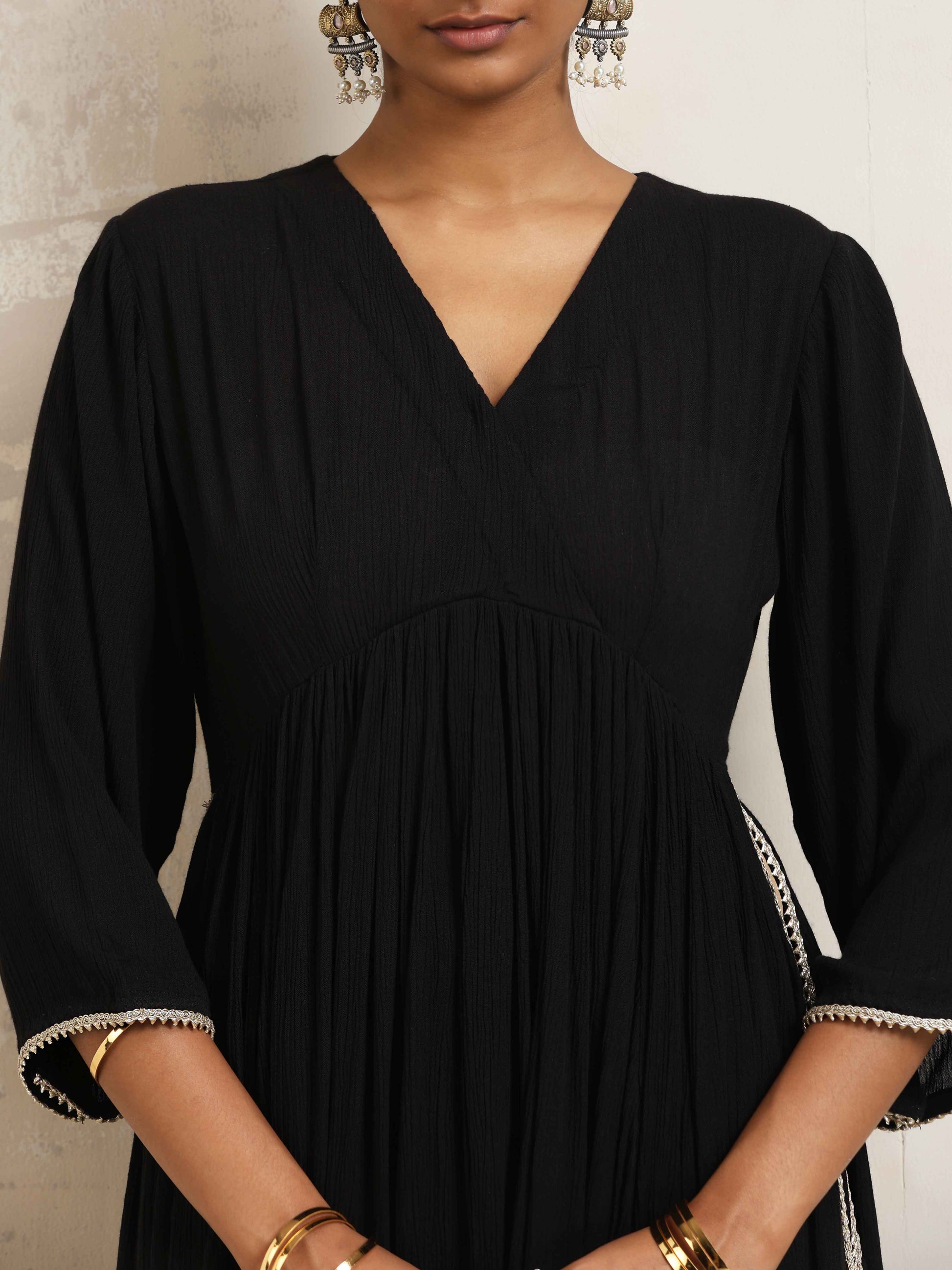 trueBrowns Black Crinkle Anarkali Flared Kurta Set | Swadesiicart