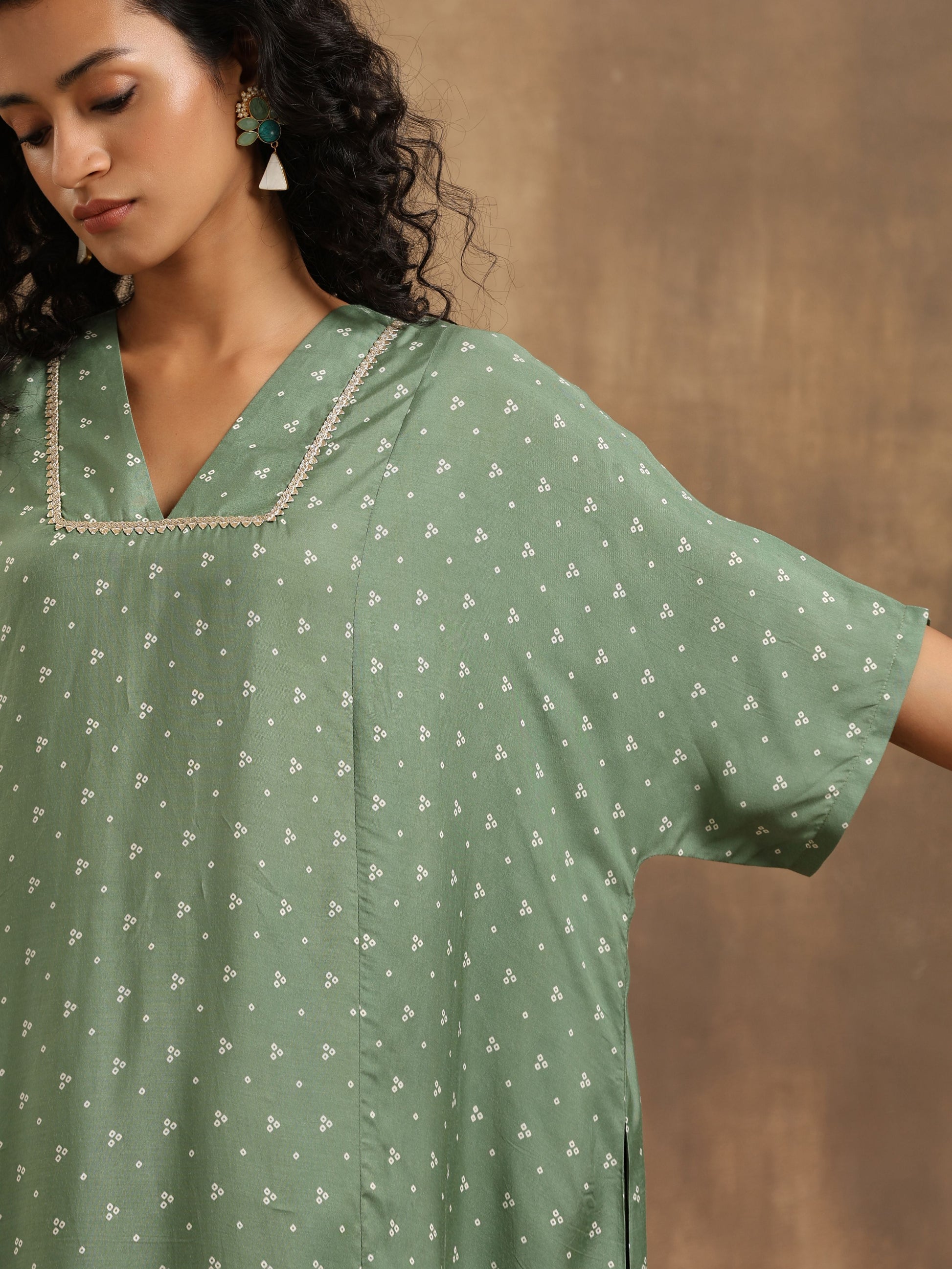 trueBrowns Light Green Bandhani Printed Silk Oversized Kurta Pant Set | Swadesiicart