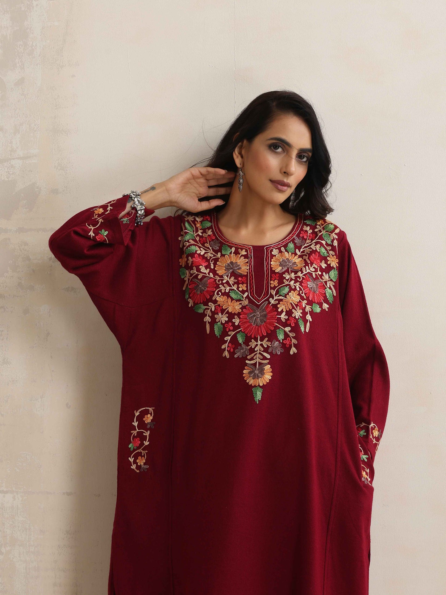 trueBrowns Maroon Kashmiri Floral Embroidered Woollen Phiran Kurta | Swadesiicart
