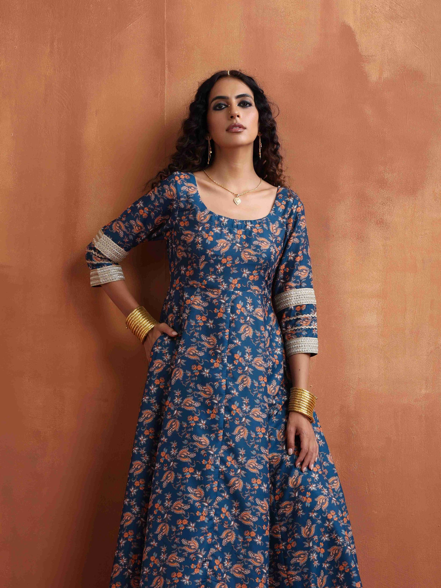 trueBrowns Blue Print Straight Kurta Set | Swadesiicart