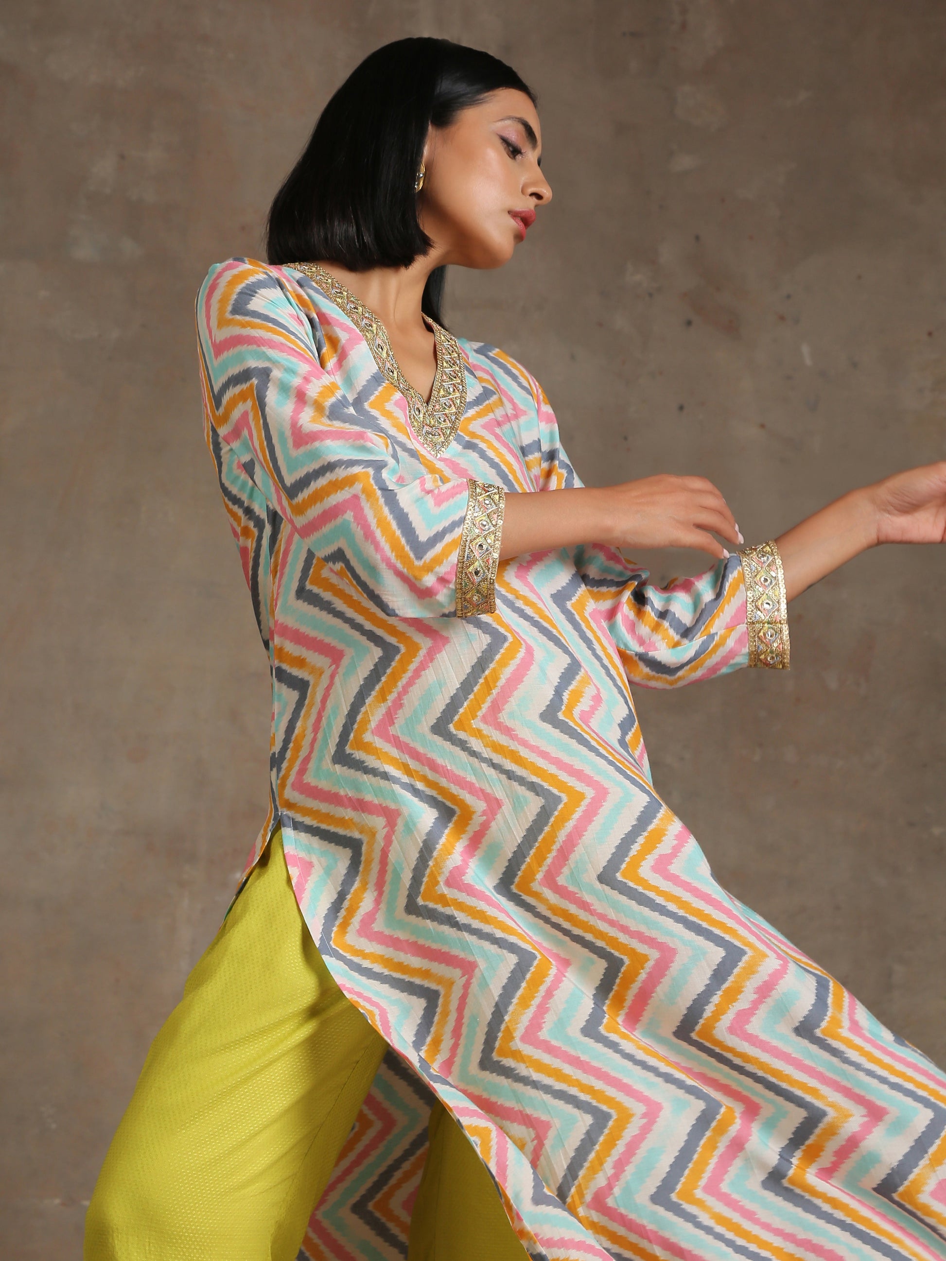 trueBrowns Multicolour Lehariya Printed Silk Kurta Pant Set | Swadesiicart