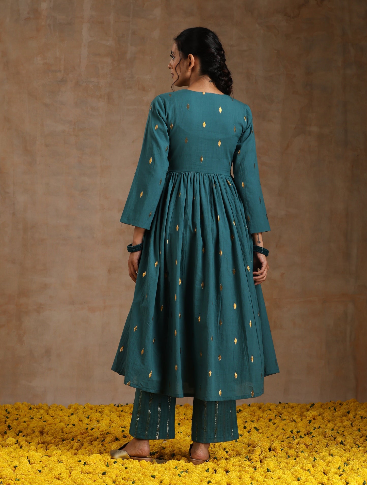 trueBrowns Deep Sea Gold Cotton Kalidar Kurta Set | Swadesiicart