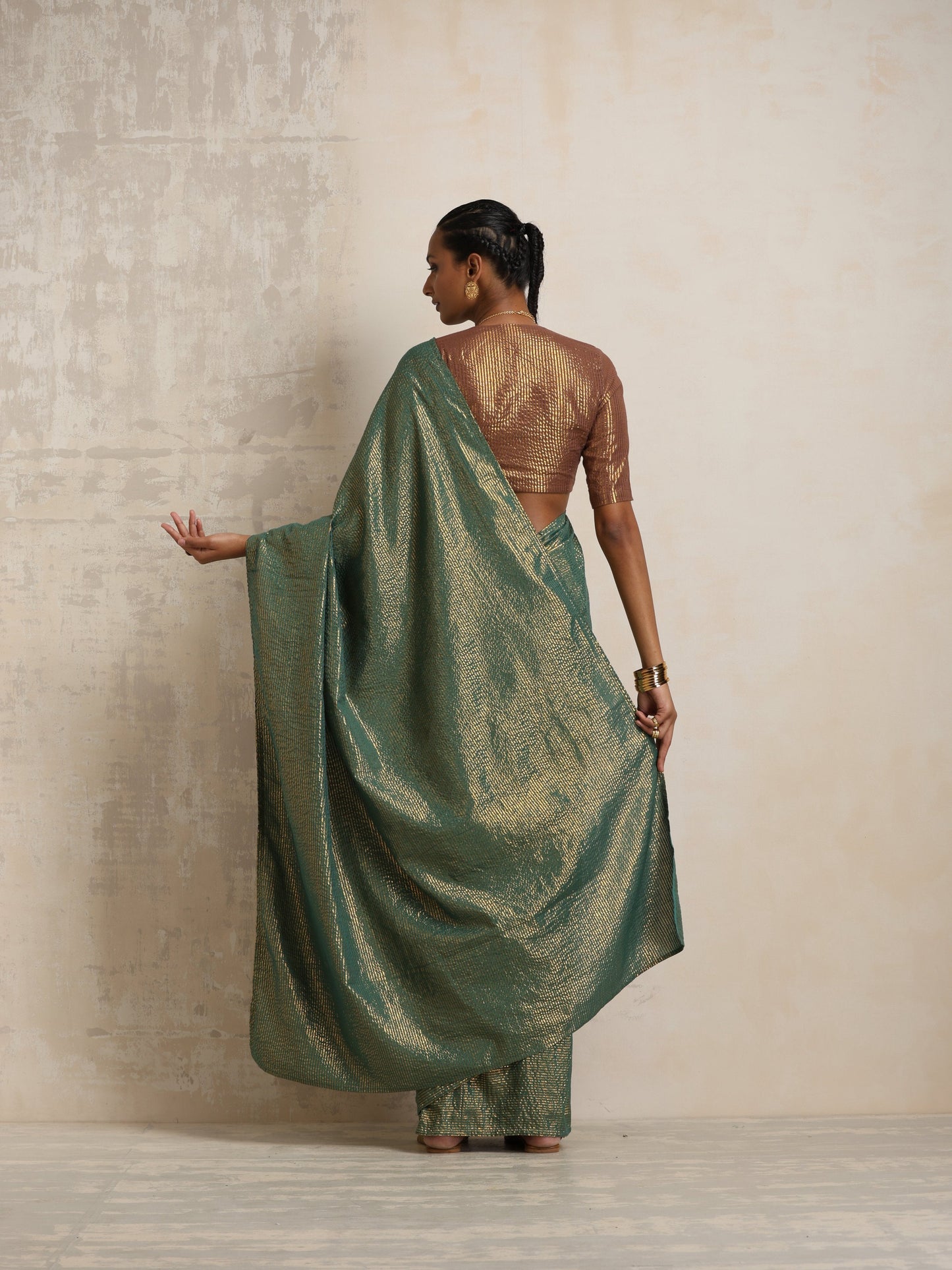trueBrowns Dark Green Gold Metallic Ready To Wear Saree | Swadesiicart