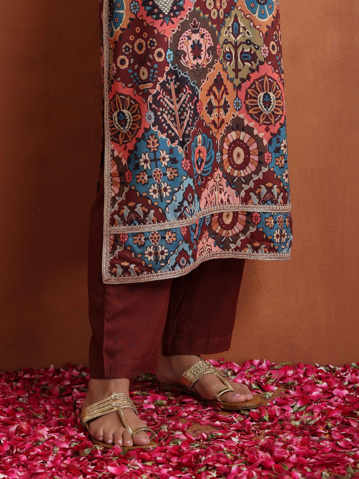 trueBrowns Cola Print Straight Kurta Set | Swadesiicart