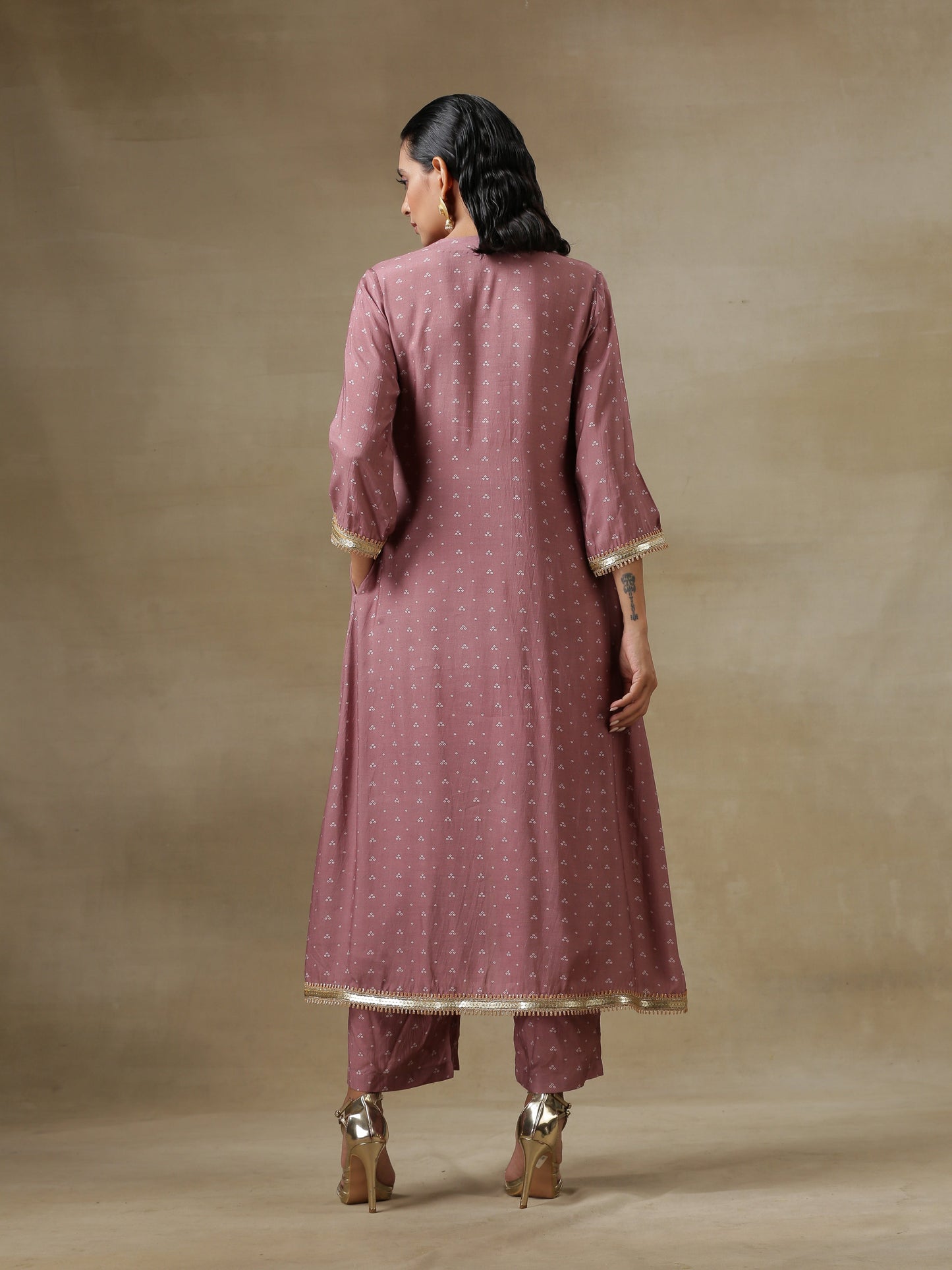 trueBrowns Dark Mauve Bandhani Printed Silk Front Slit Kurta Pant Set | Relove | Swadesiicart
