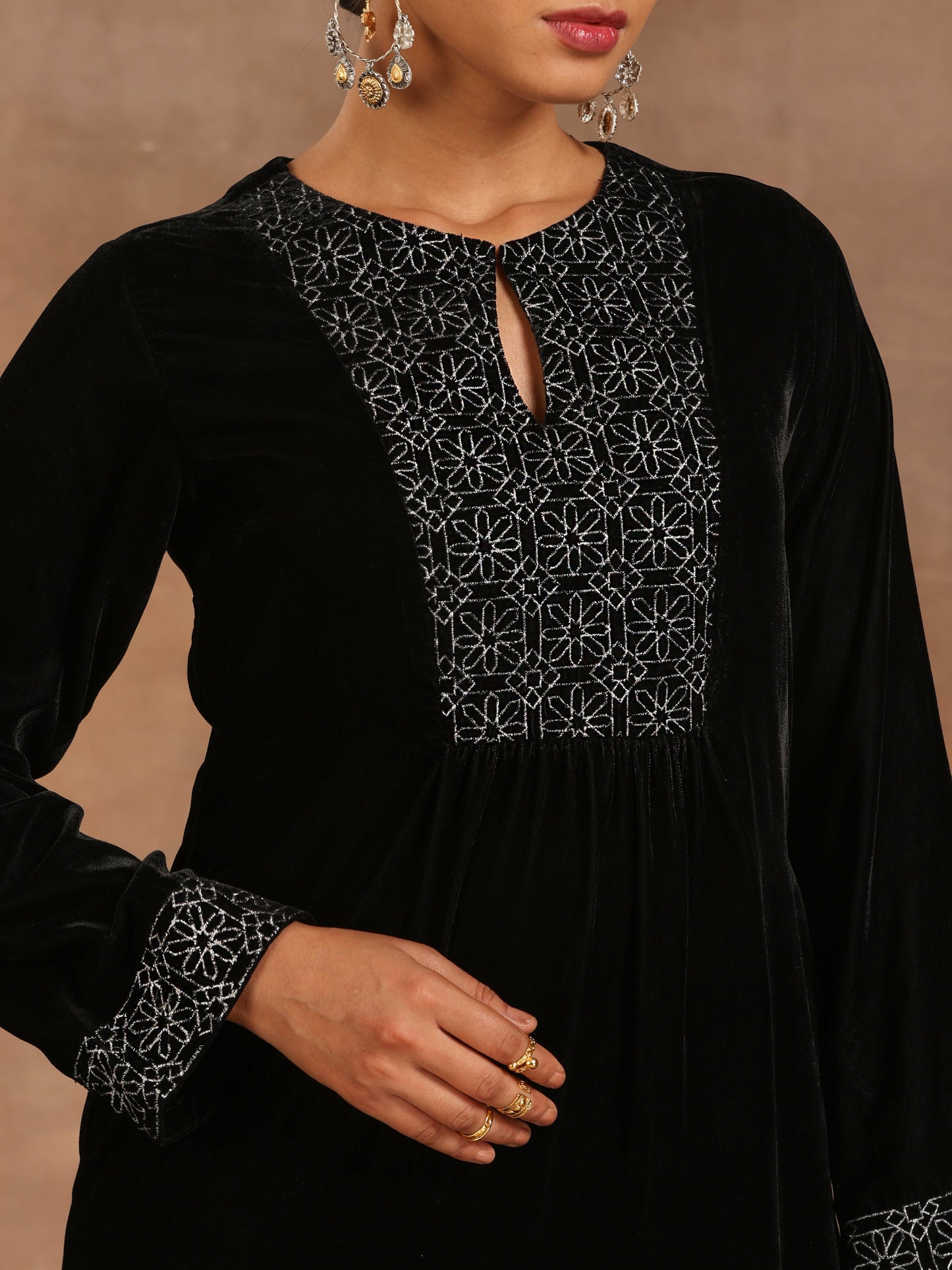 trueBrowns Black Velvet Embroidered Kurta | Swadesiicart