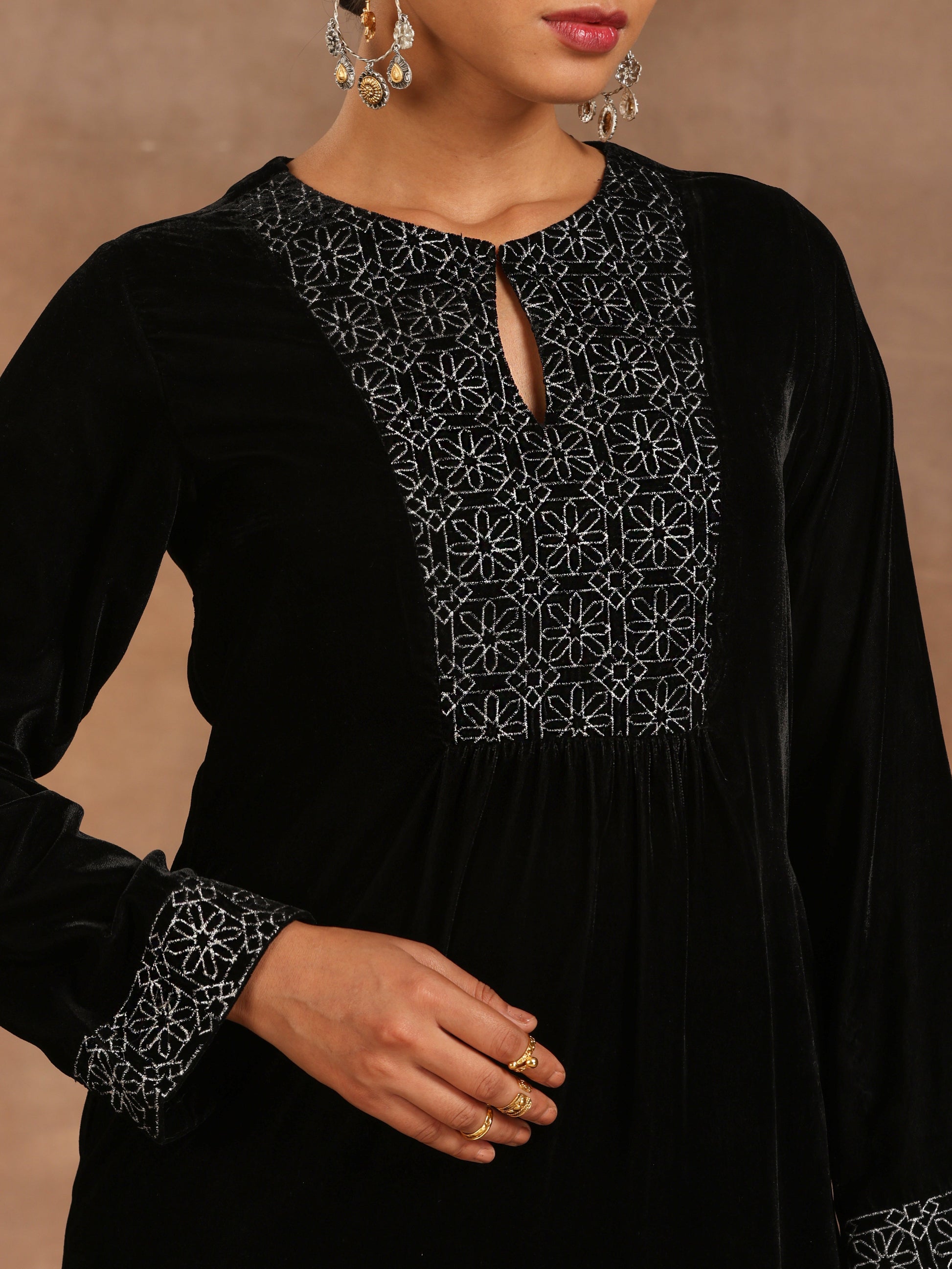 trueBrowns Black Velvet Embroidered Kurta | Swadesiicart