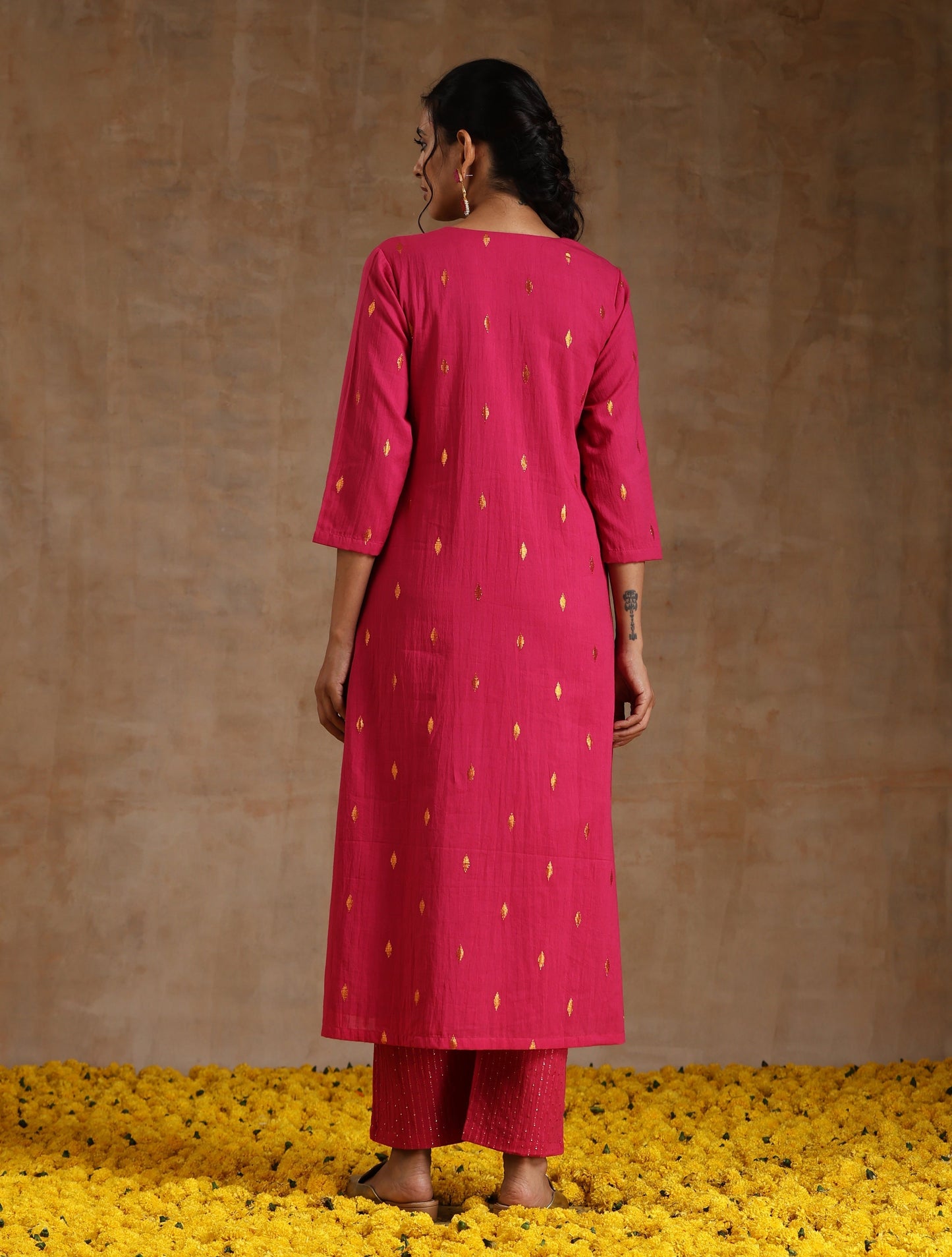 trueBrowns Pink Gold Cotton Yoke Kurta Set | Swadesiicart