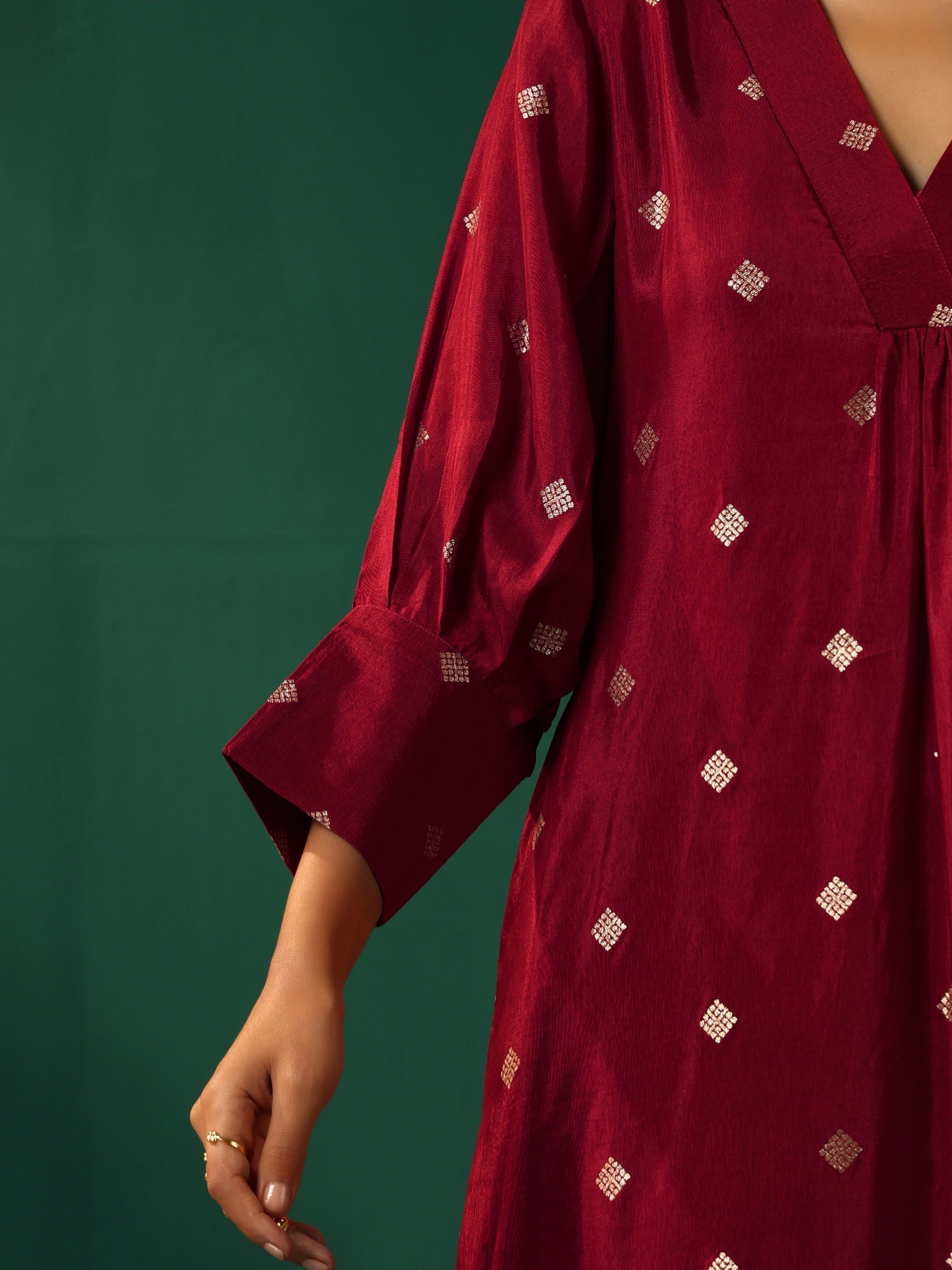 trueBrowns Maroon Diamond Viscose Silk Puff Sleeve Kurta Pant Set | Swadesiicart