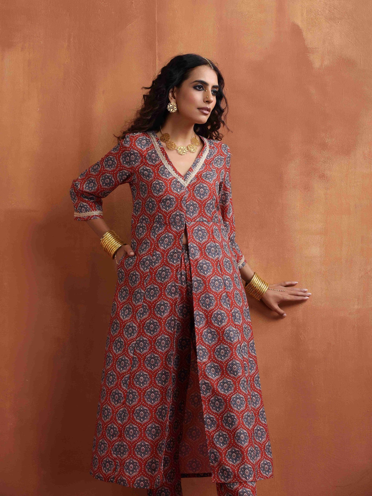 trueBrowns Rust Ajrak Print Slit Kurta Set | Swadesiicart
