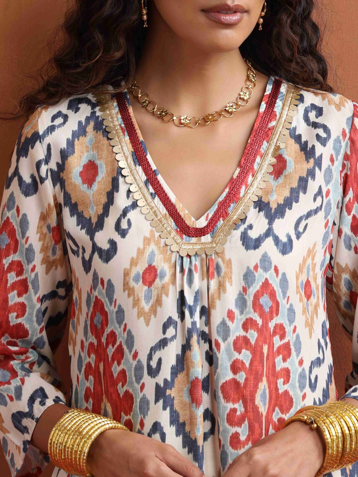 trueBrowns Off White Ikat Print Kurta Set | Swadesiicart