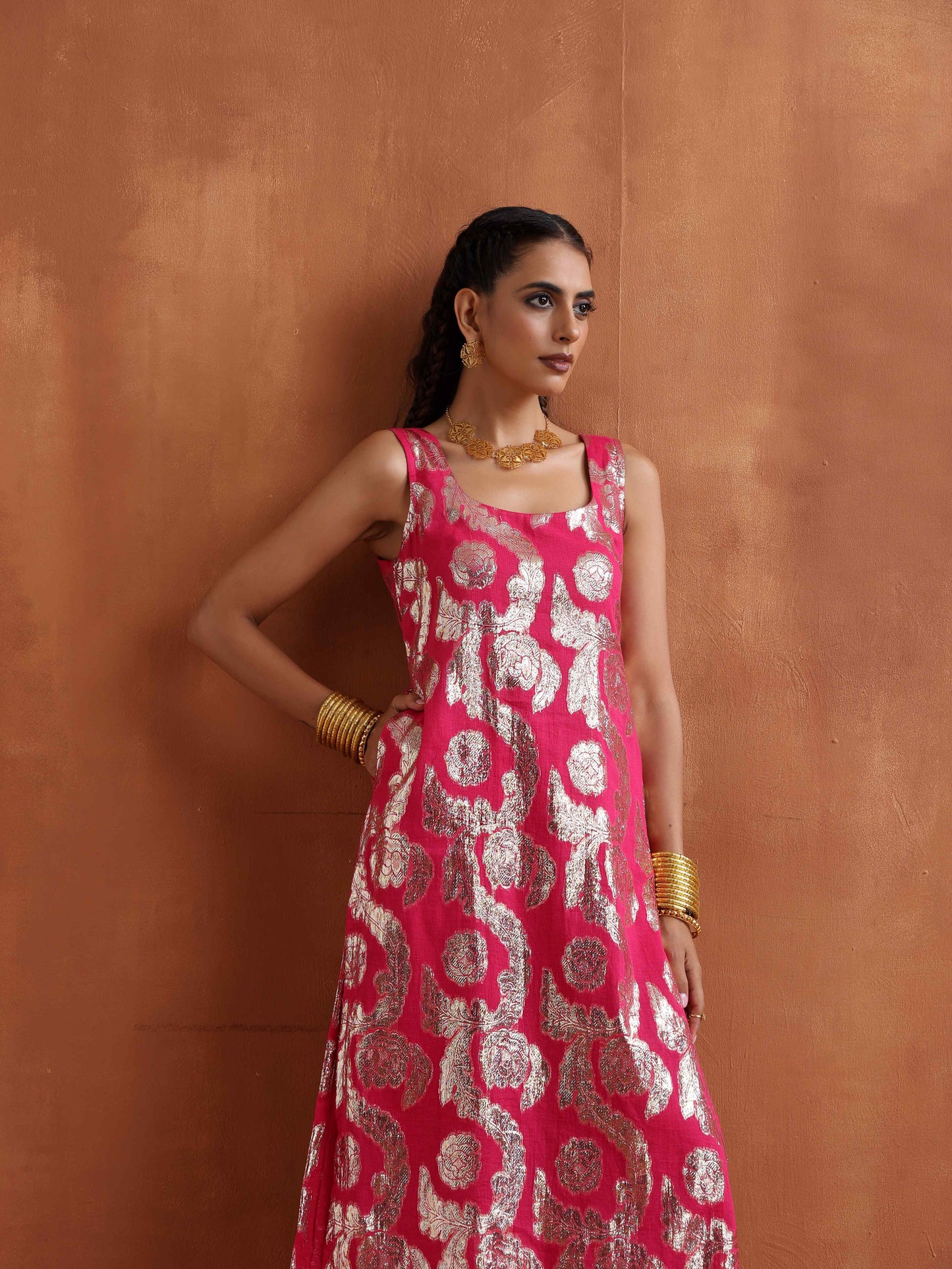 trueBrowns Pink Metallic Straight Kurta Set | Swadesiicart