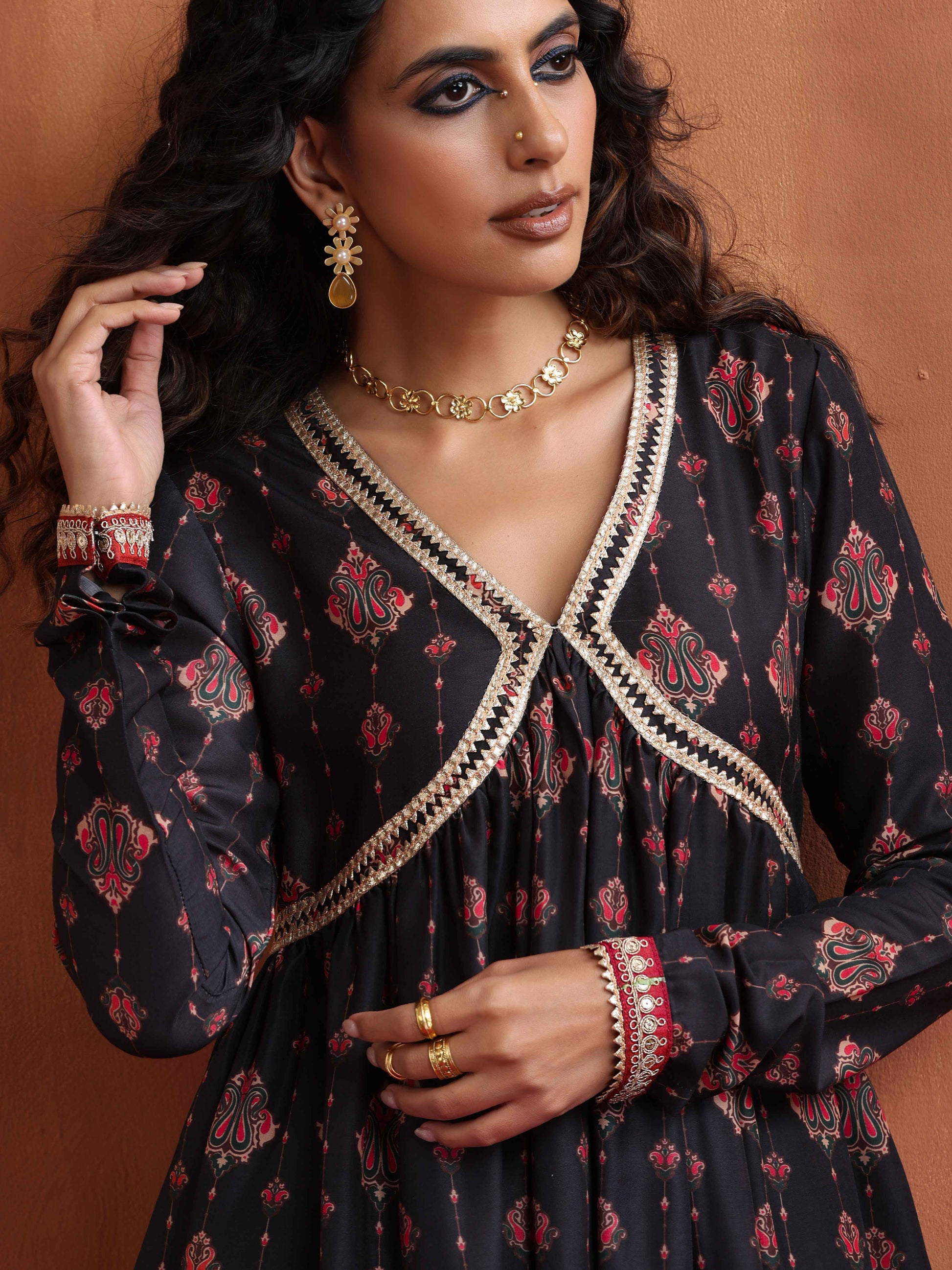 trueBrowns Black Print Flared Anarkali Kurta Set | Swadesiicart