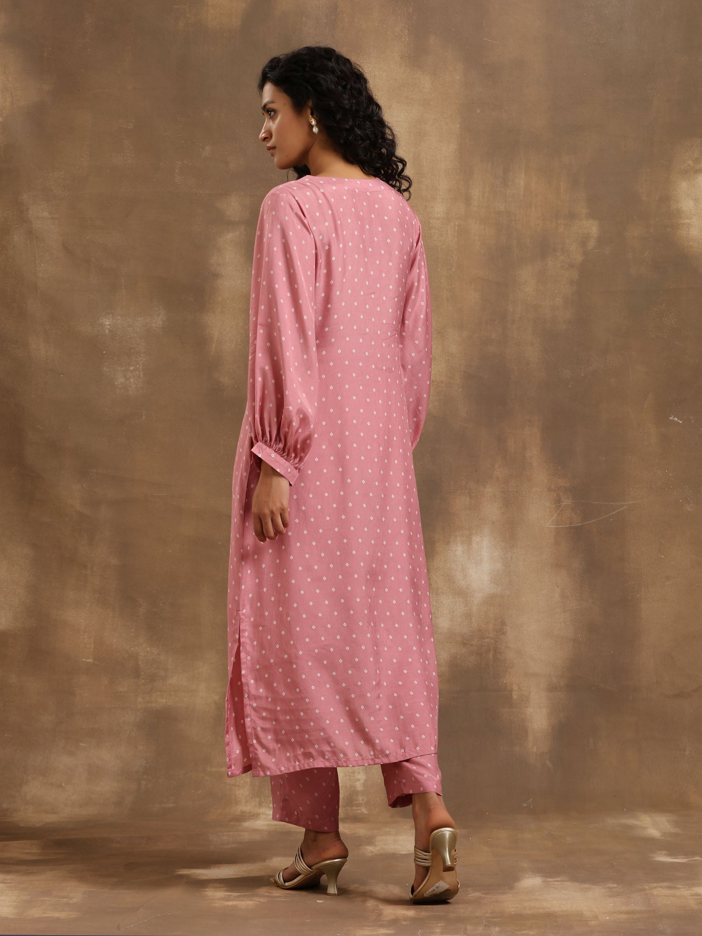 trueBrowns Light Mauve Bandhani Printed Silk Kurta Pant Set | Swadesiicart