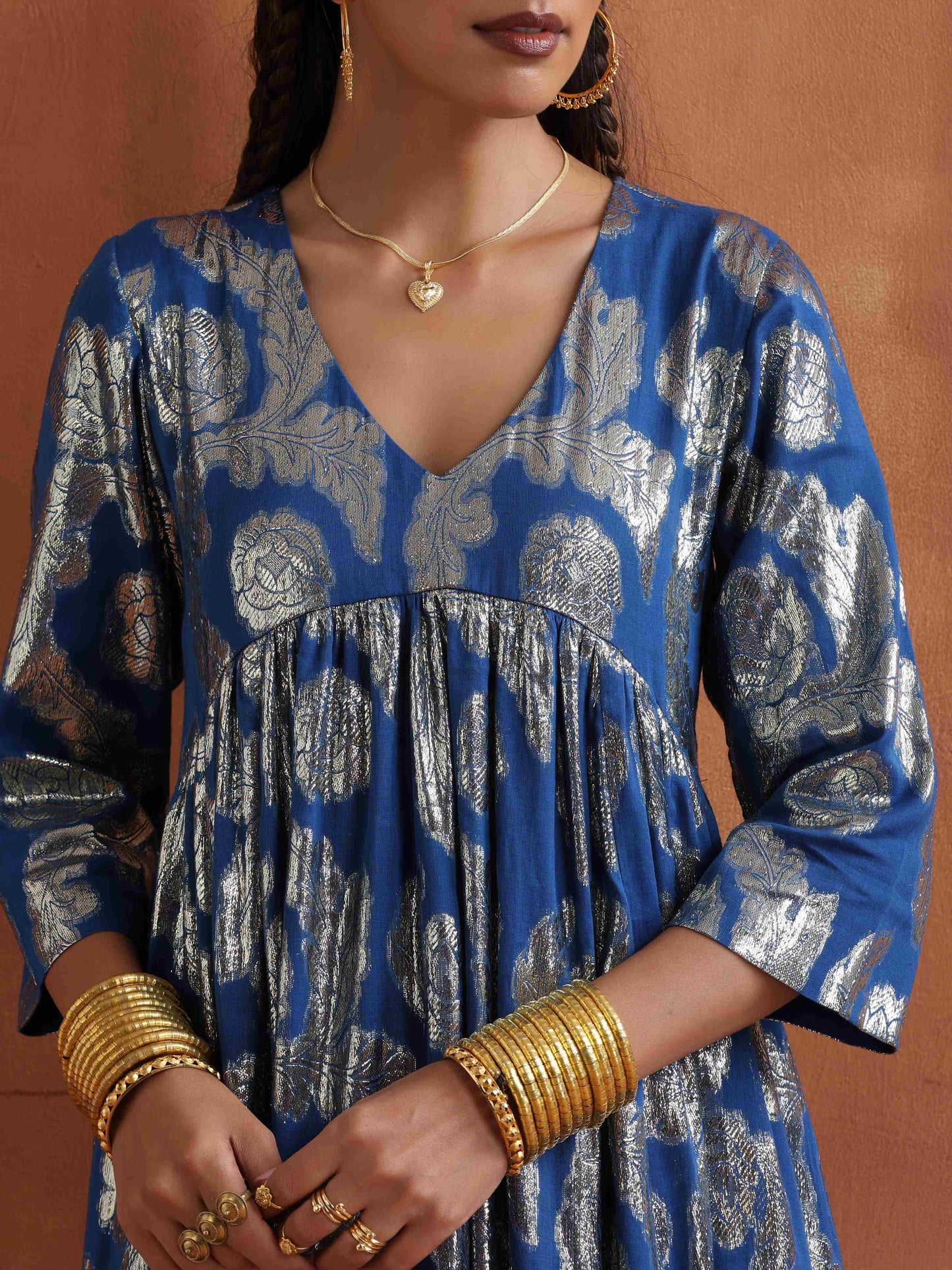 trueBrowns Blue Metallic Flared Anarkali Kurta Set | Swadesiicart