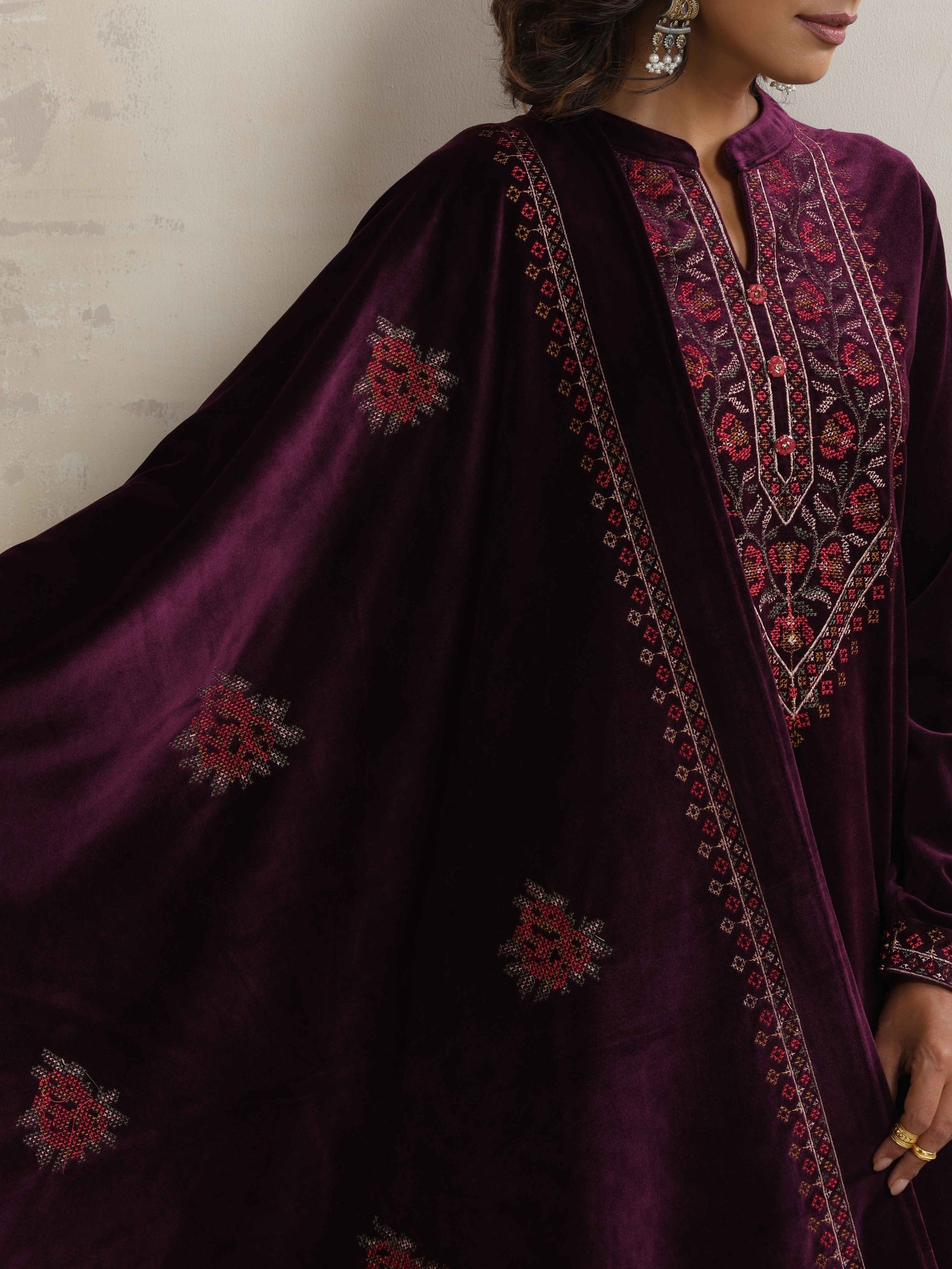 trueBrowns Purple Velvet Floral Embroidered Kurta Pant Dupatta Set | Swadesiicart