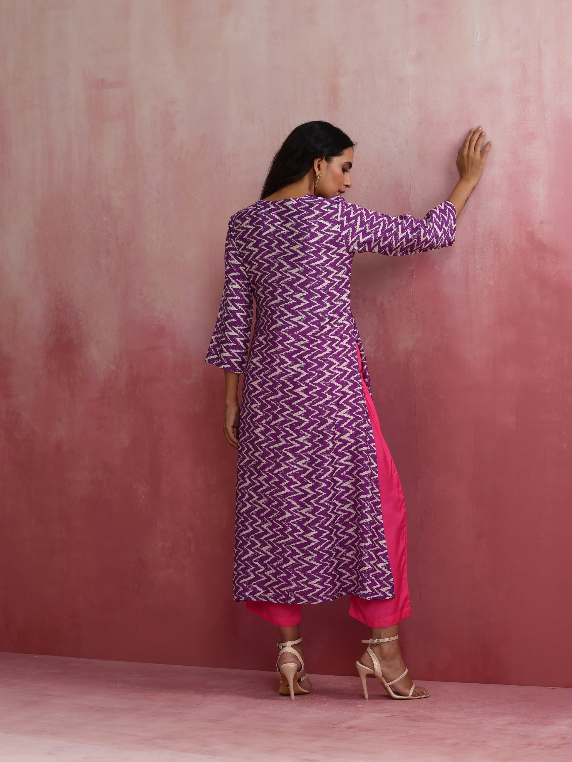 trueBrowns Purple Muslin Silk Printed Kurta Set | Swadesiicart