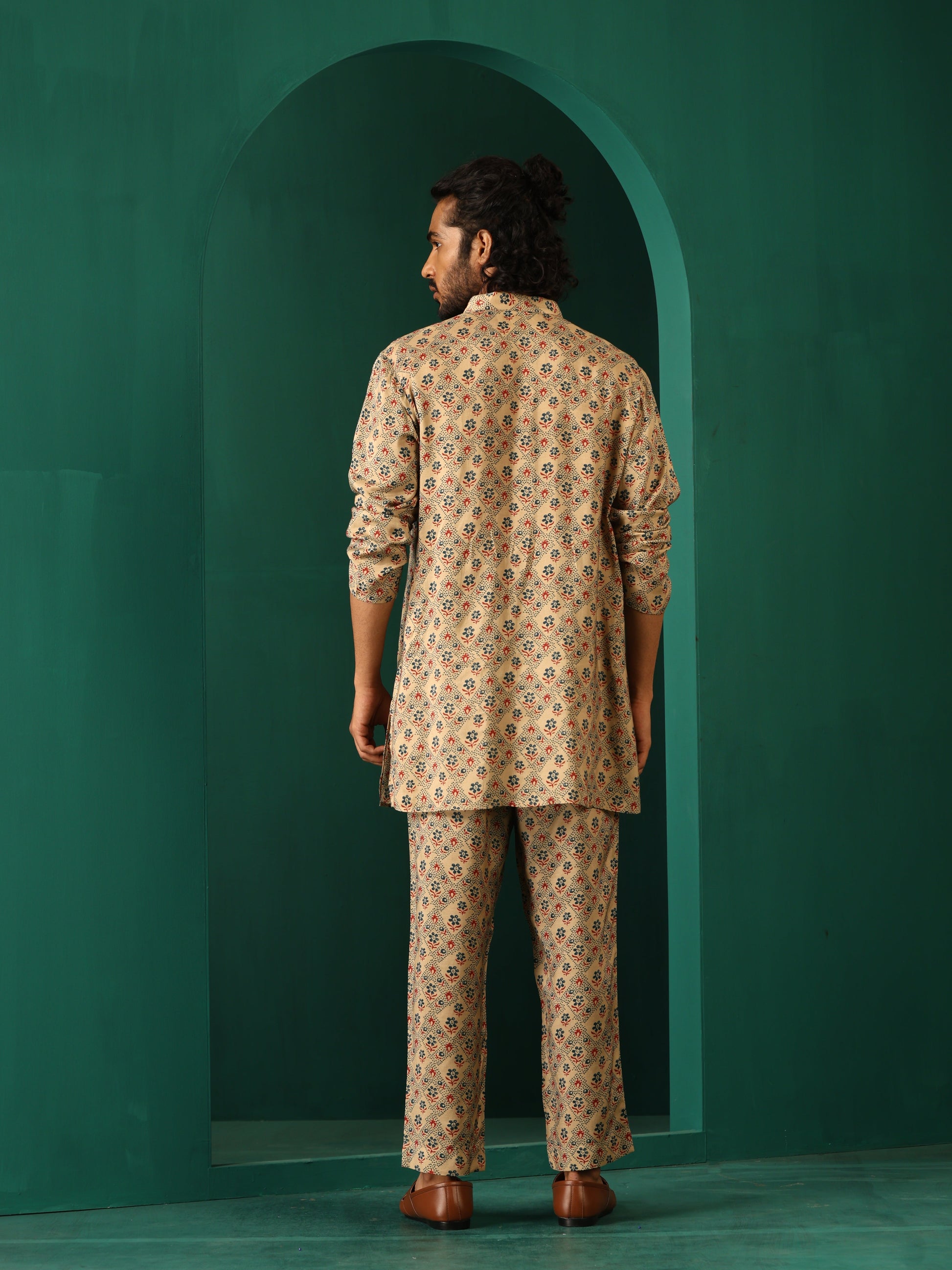trueBrowns Men's Beige Geometric Muslin Silk Printed Co-ord Set - Swadesiicart