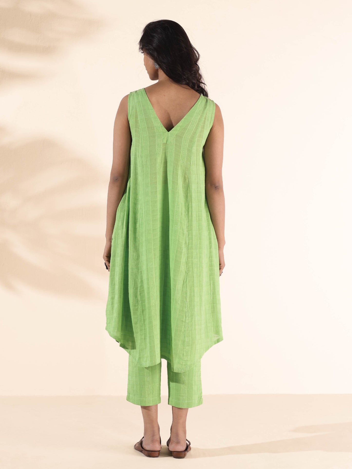 trueBrowns Green Cotton Dobby Sleeveless Kurta Pant Set | Swadesiicart